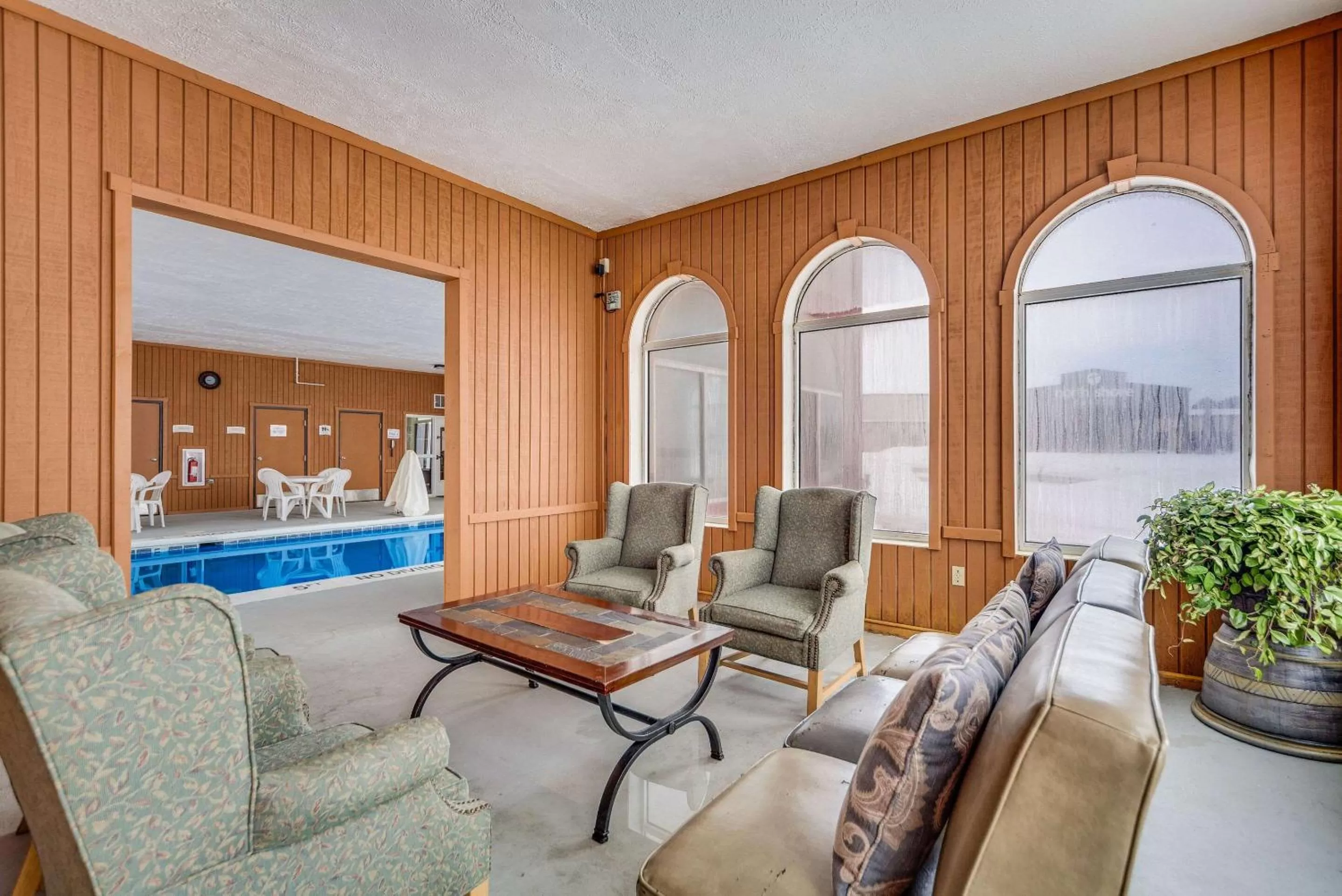 Pool view in Quality Inn Hastings