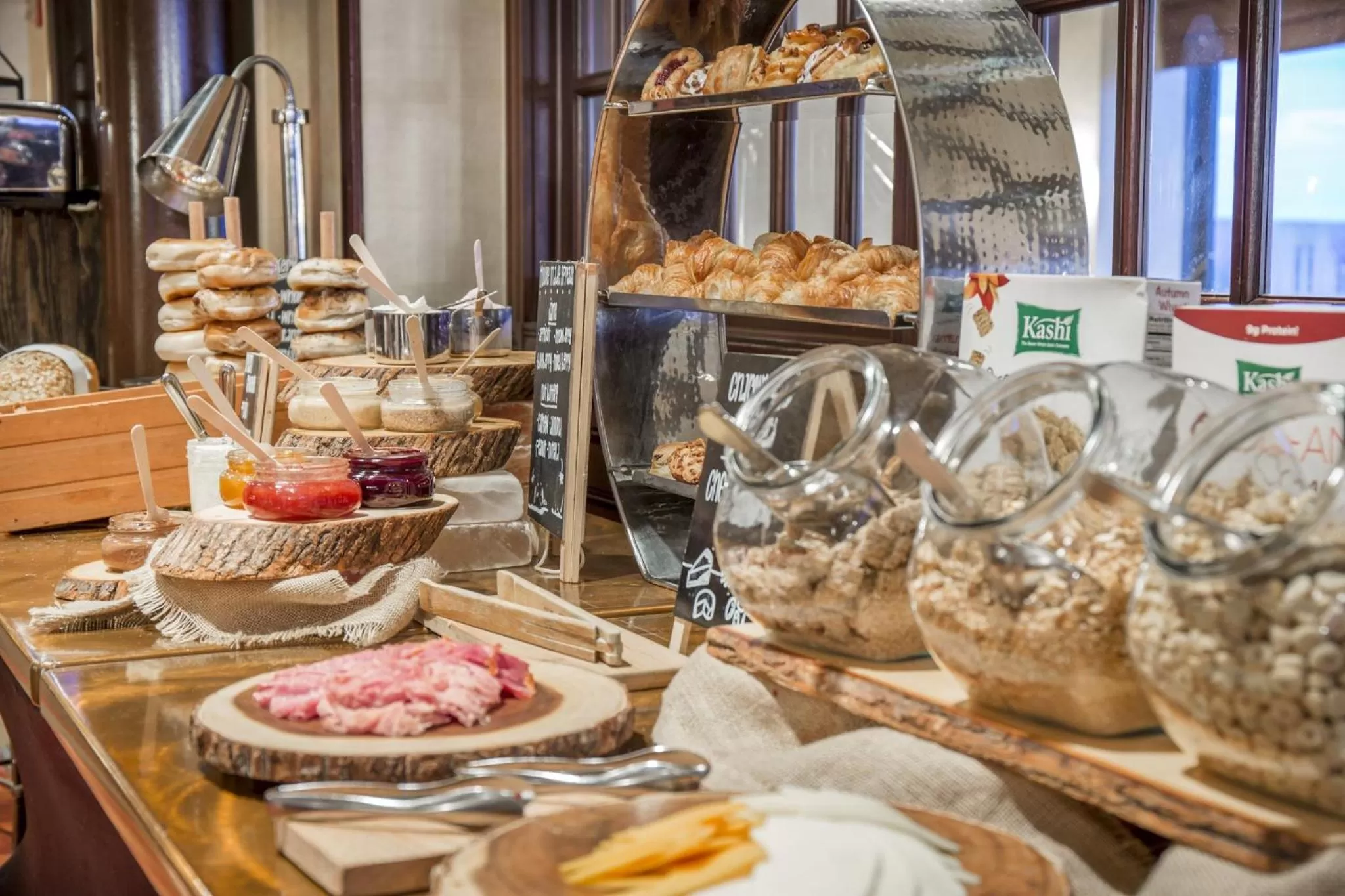 Breakfast in Omni New Haven Hotel at Yale