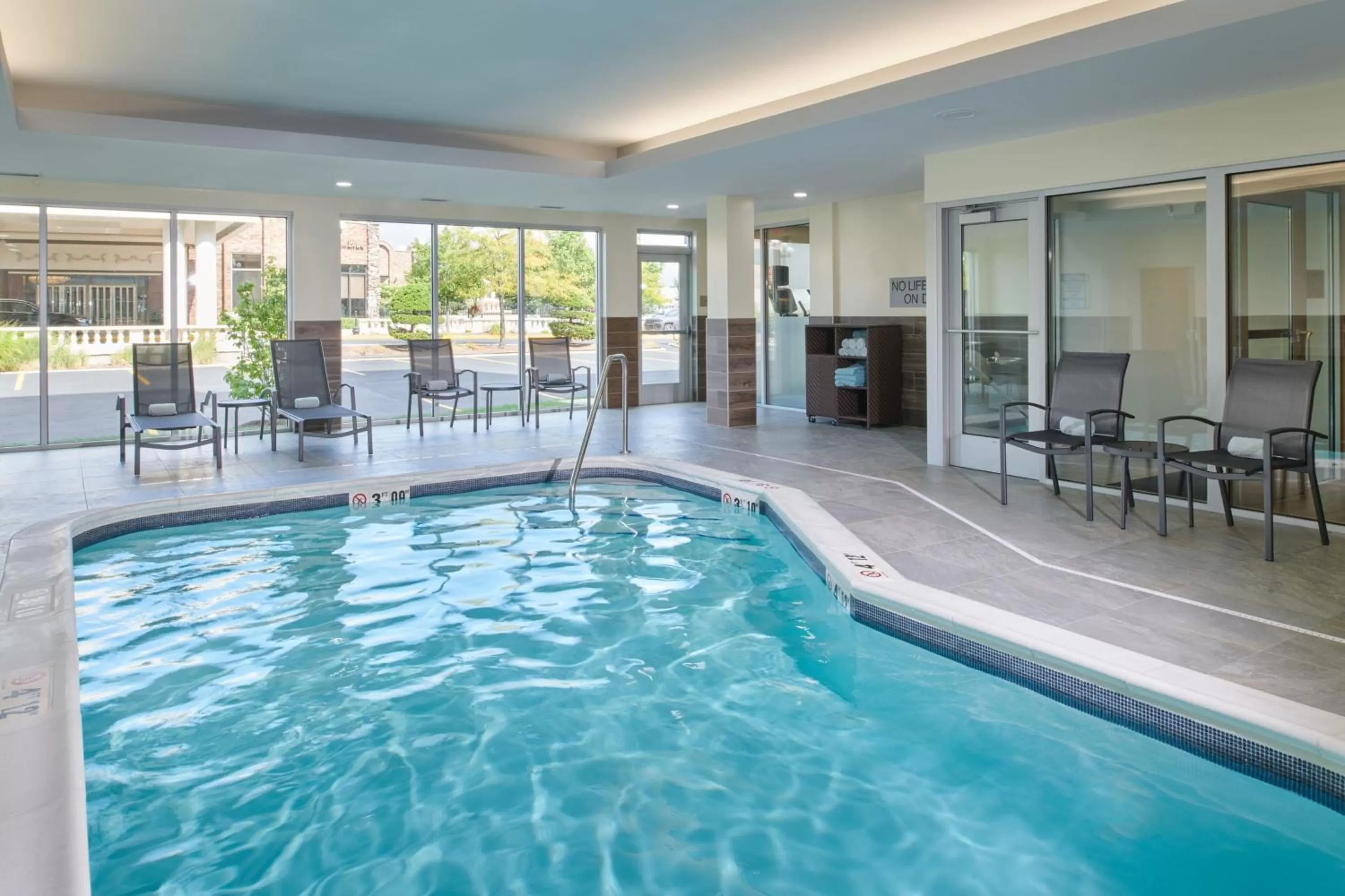 Swimming pool in Fairfield Inn & Suites by Marriott Chicago O'Hare
