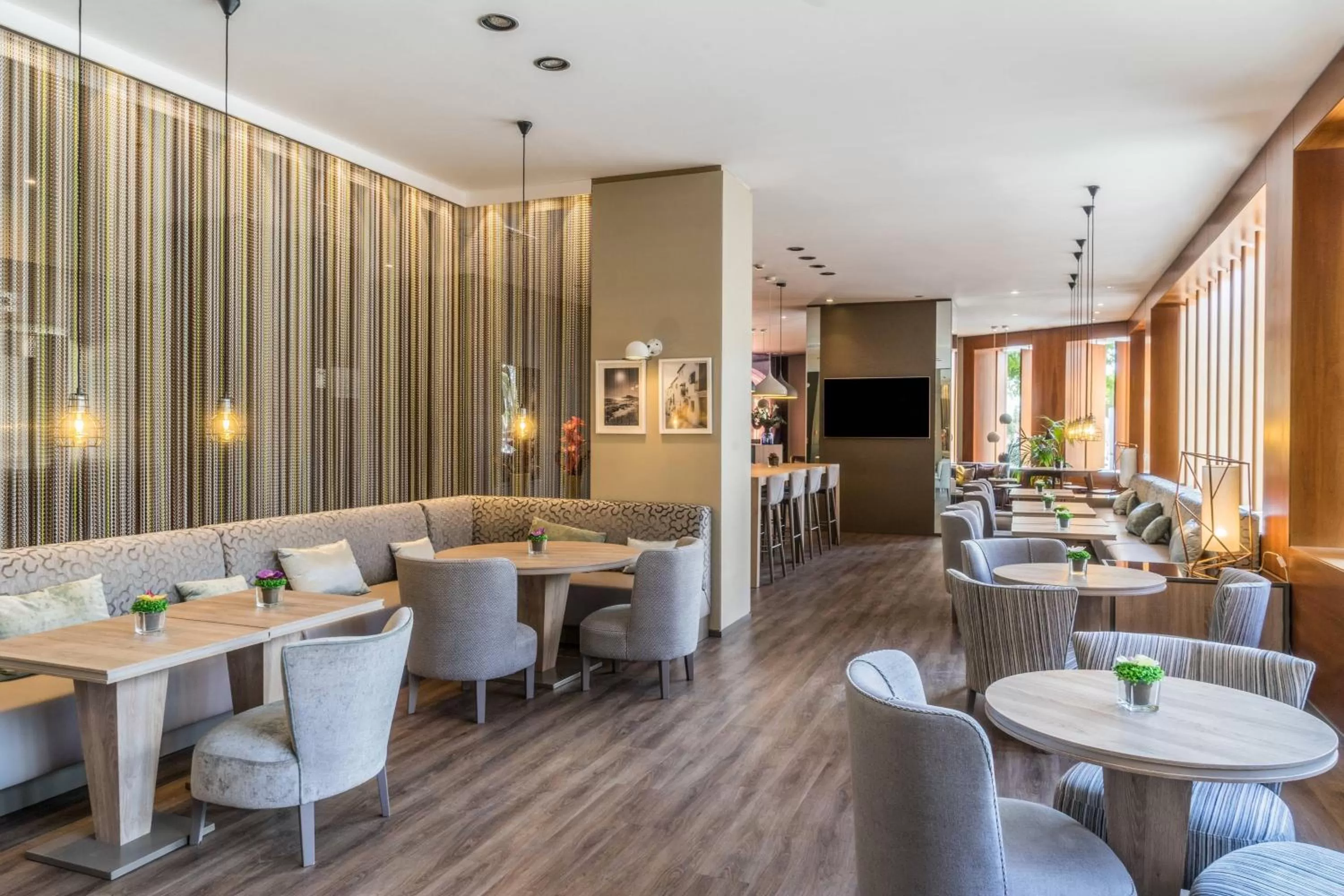 Lounge or bar in AC Hotel Valencia by Marriott