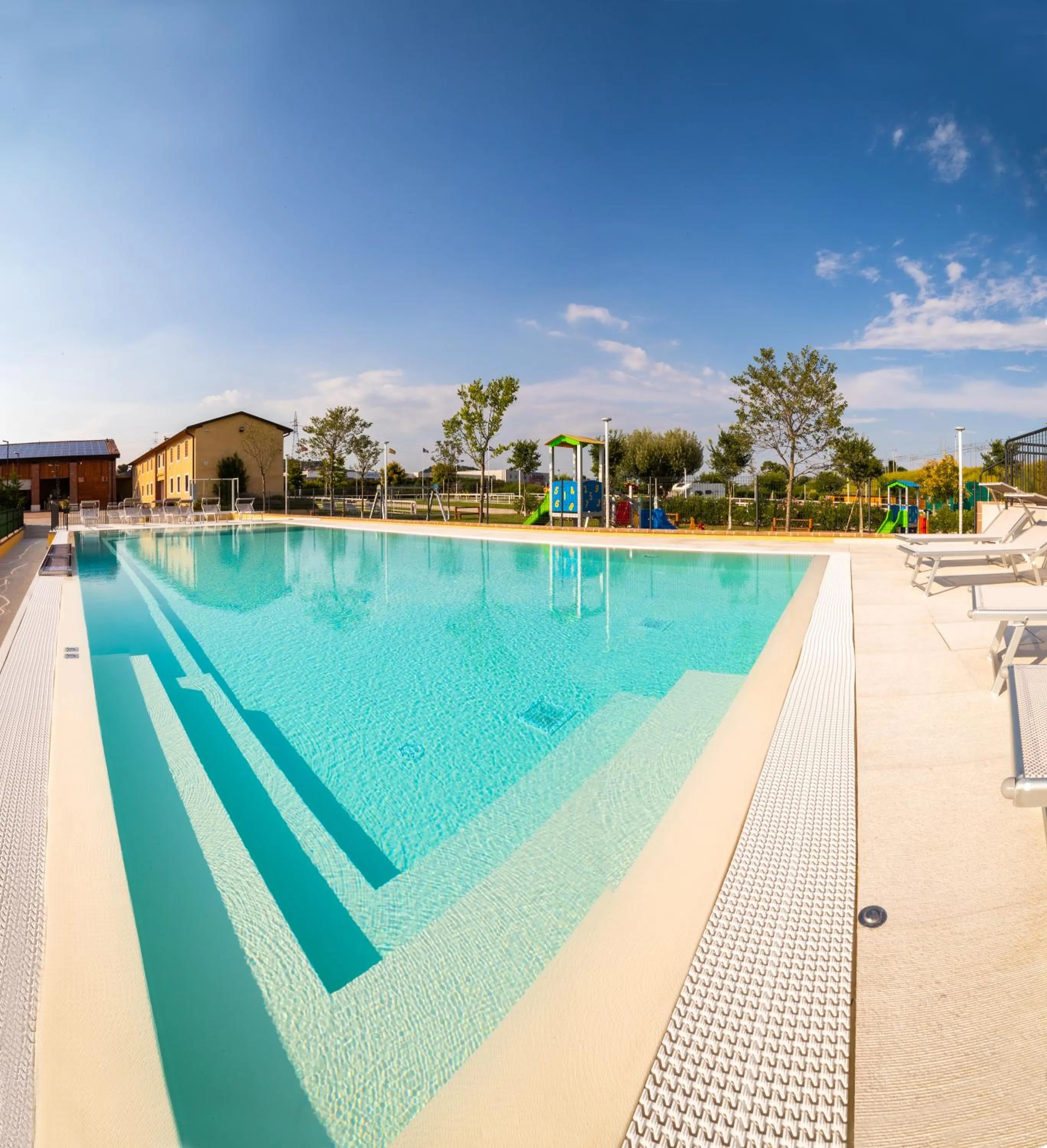 Swimming pool in Fracanzana Hotel