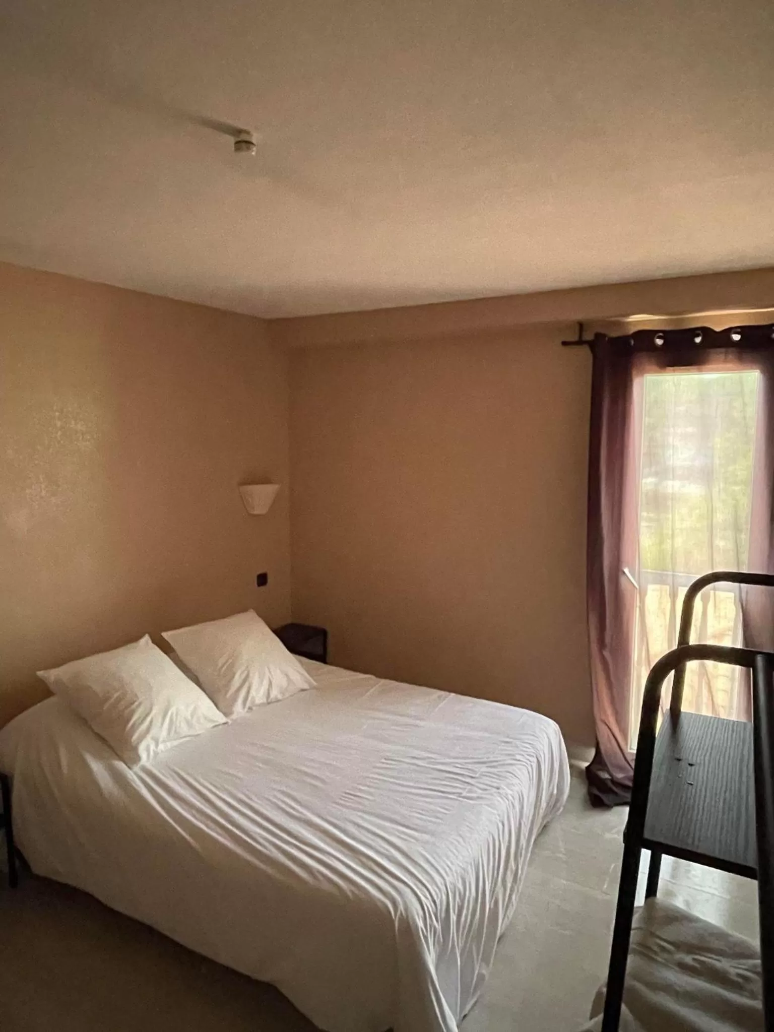 Bed in Hotel & Restaurant Le Mejean - Parc des Expositions