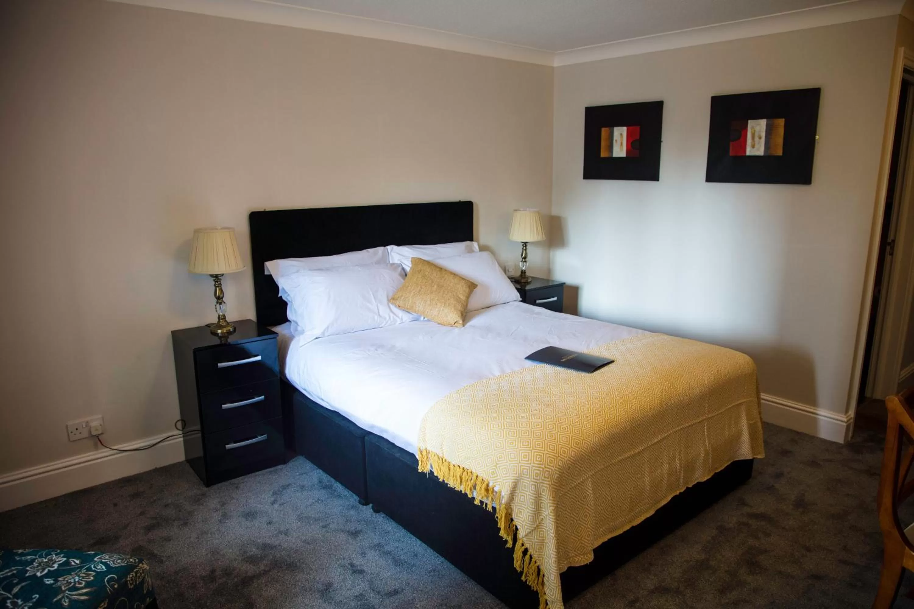 Bedroom, Bed in The Charlton Boutique Hotel