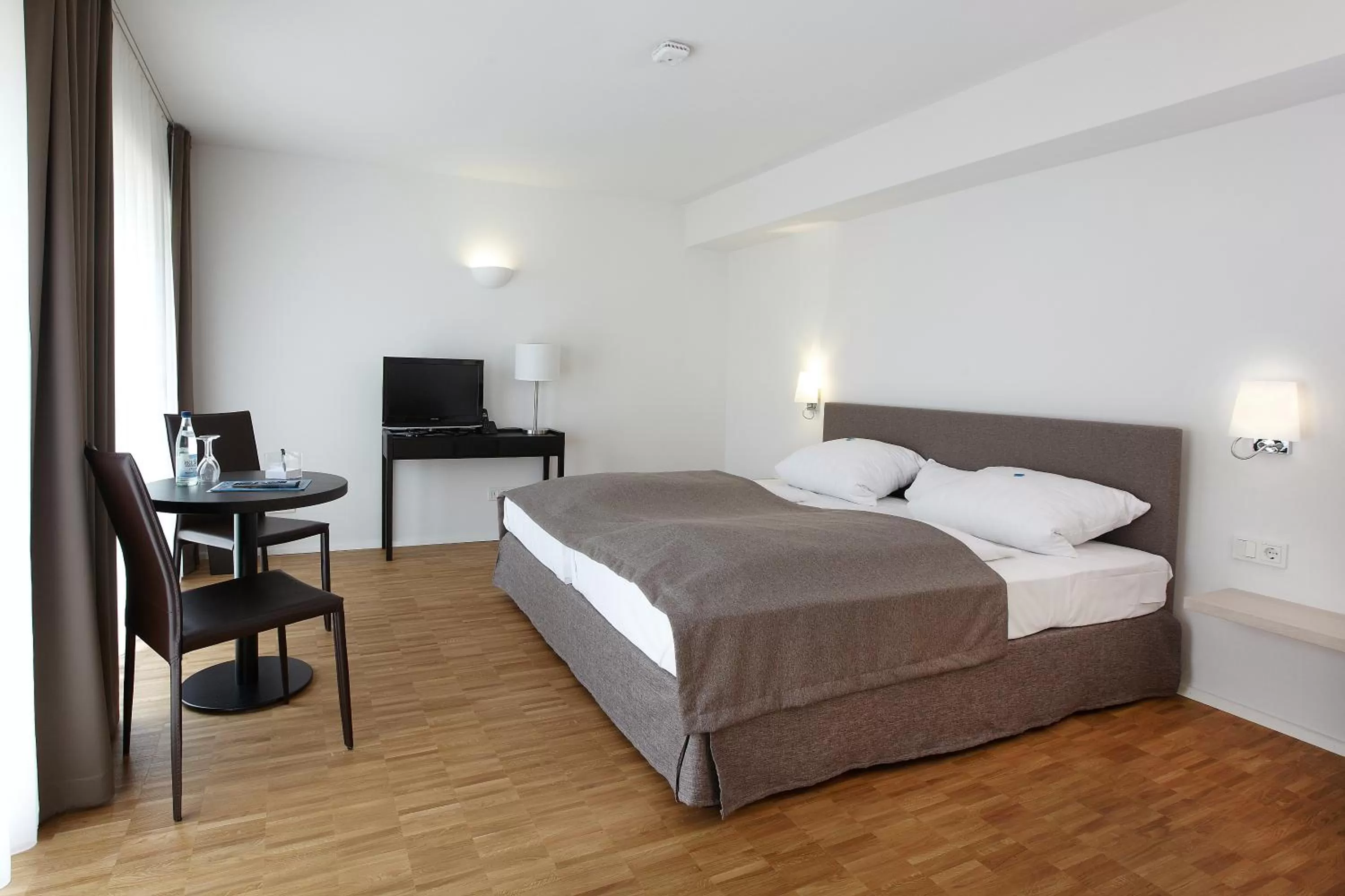 Photo of the whole room, Bed in Hotel Klingelhöffer