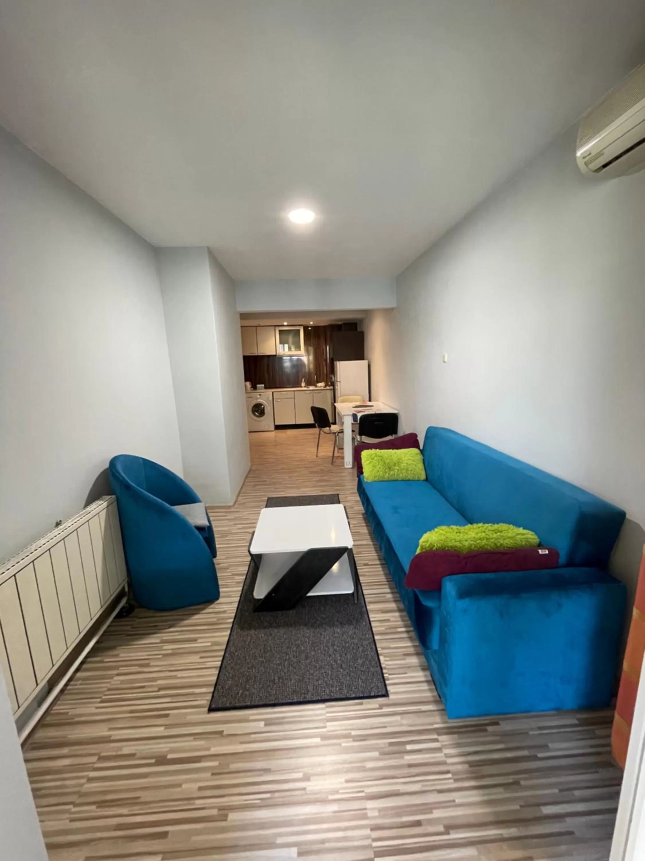 Kitchen or kitchenette, Seating Area in White Rose Family Guest House
