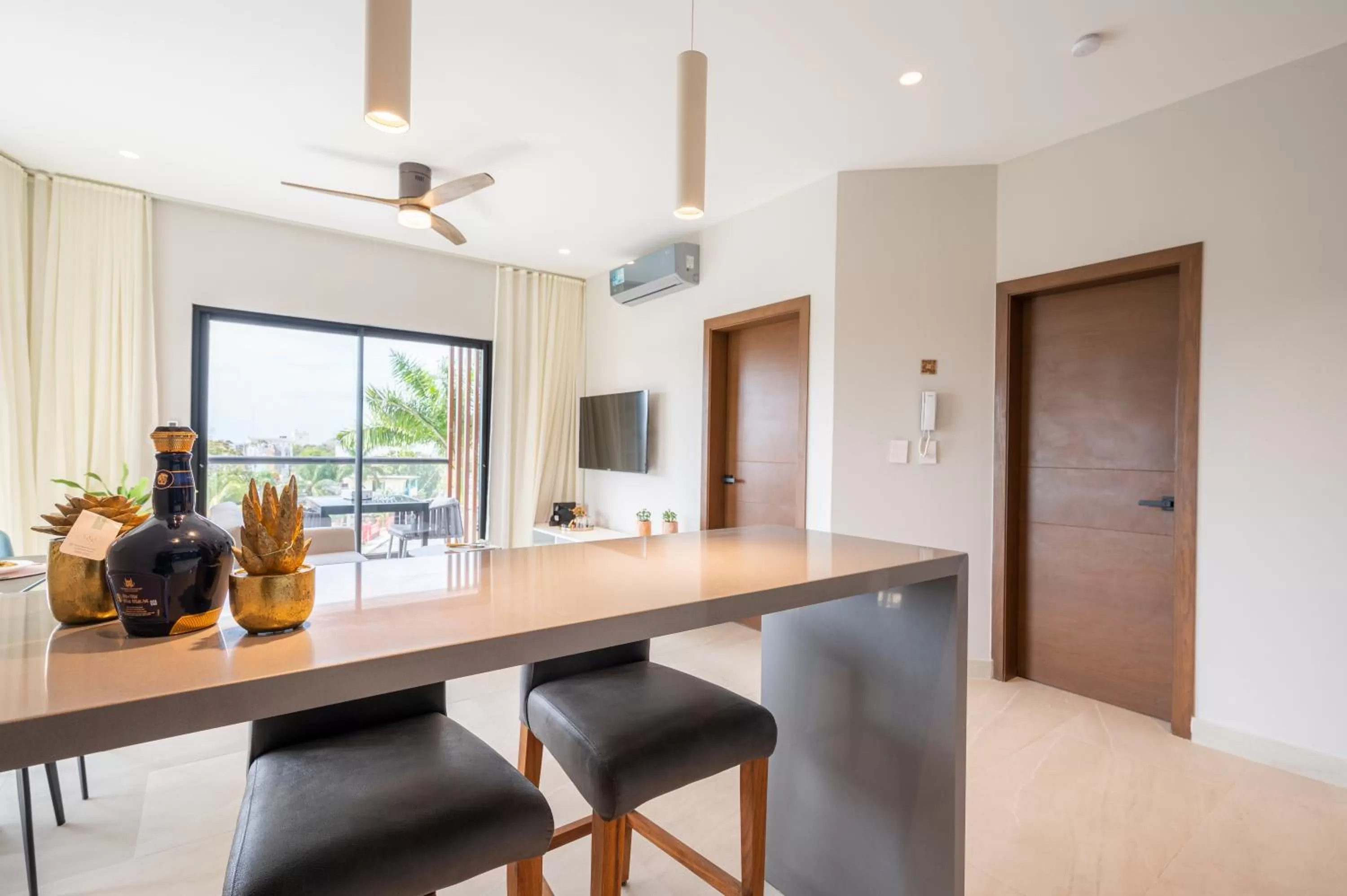 fireplace in Kippal - Modern Oasis - ApartHotel