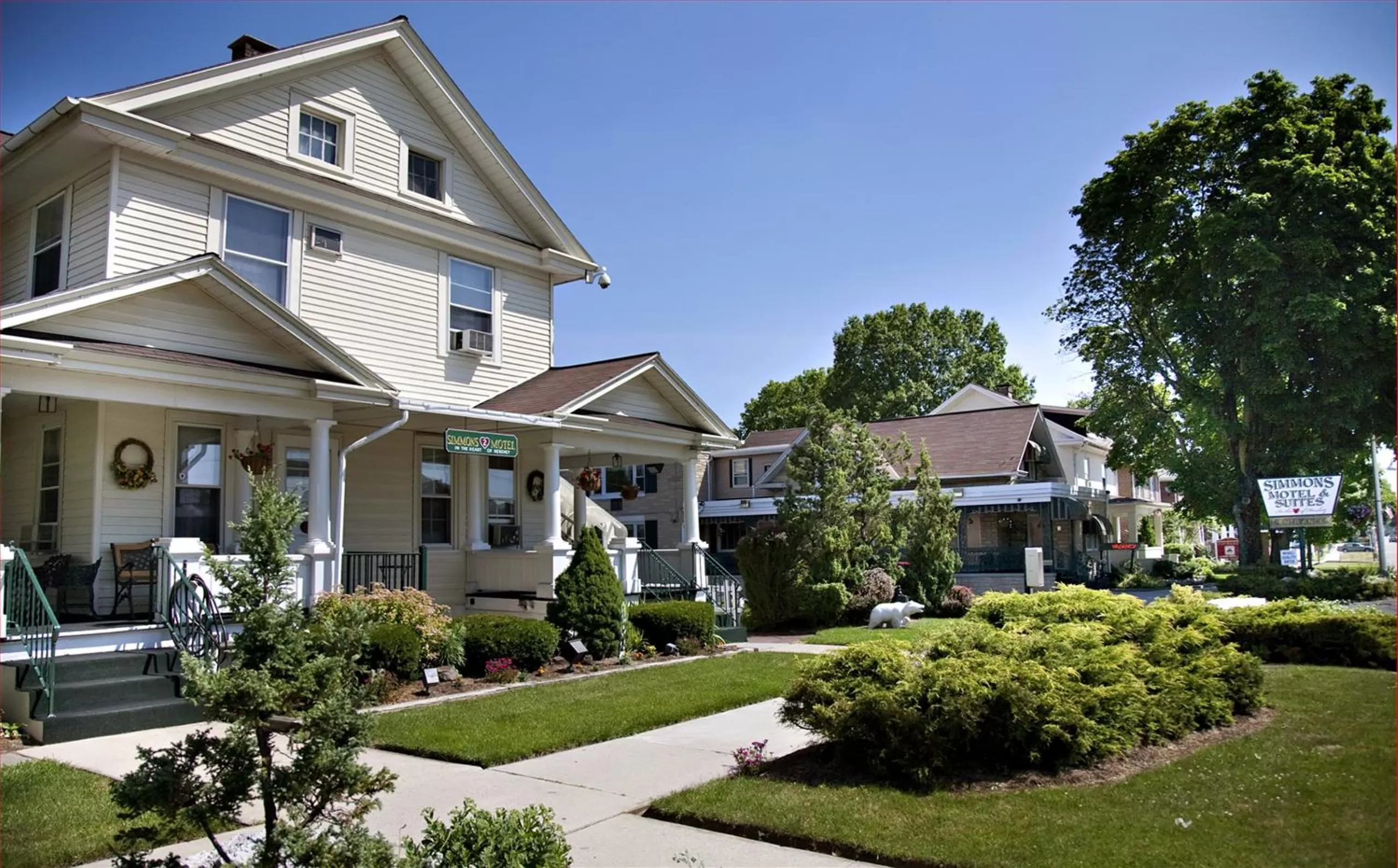 Facade/entrance in Simmons Motel and Suites