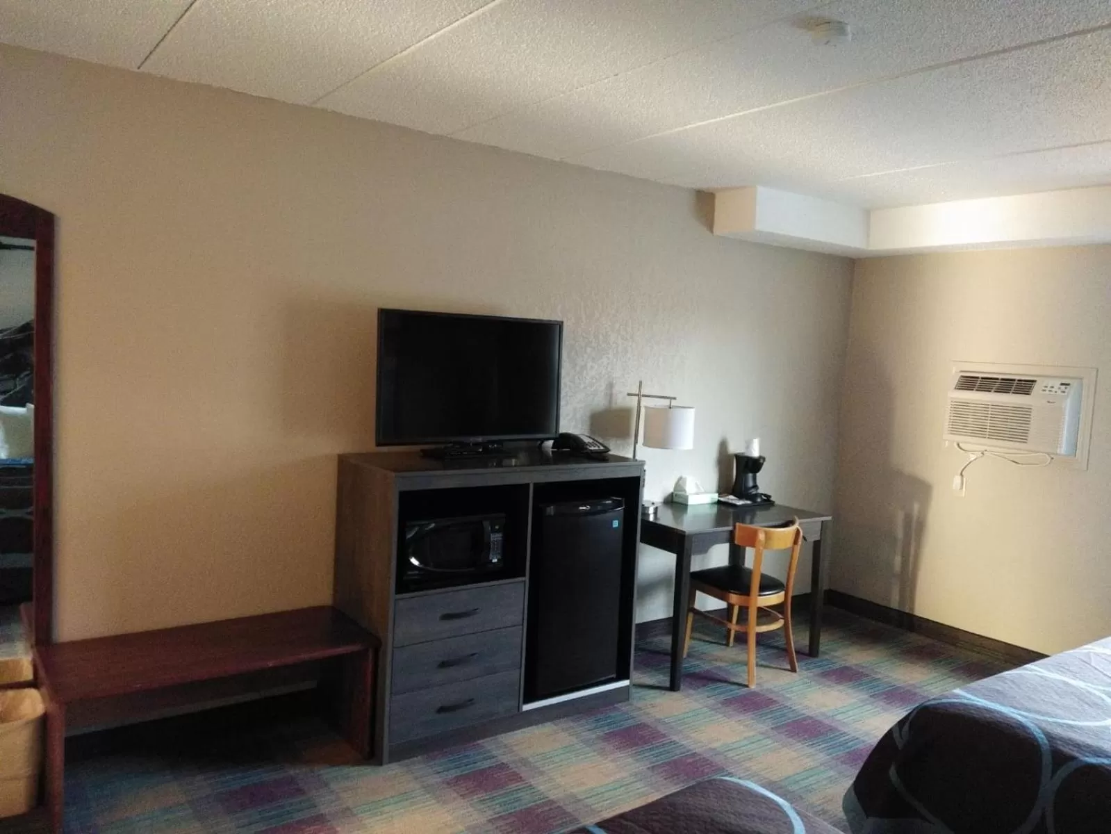 TV and multimedia, Bed in Super 8 by Wyndham Glenwood