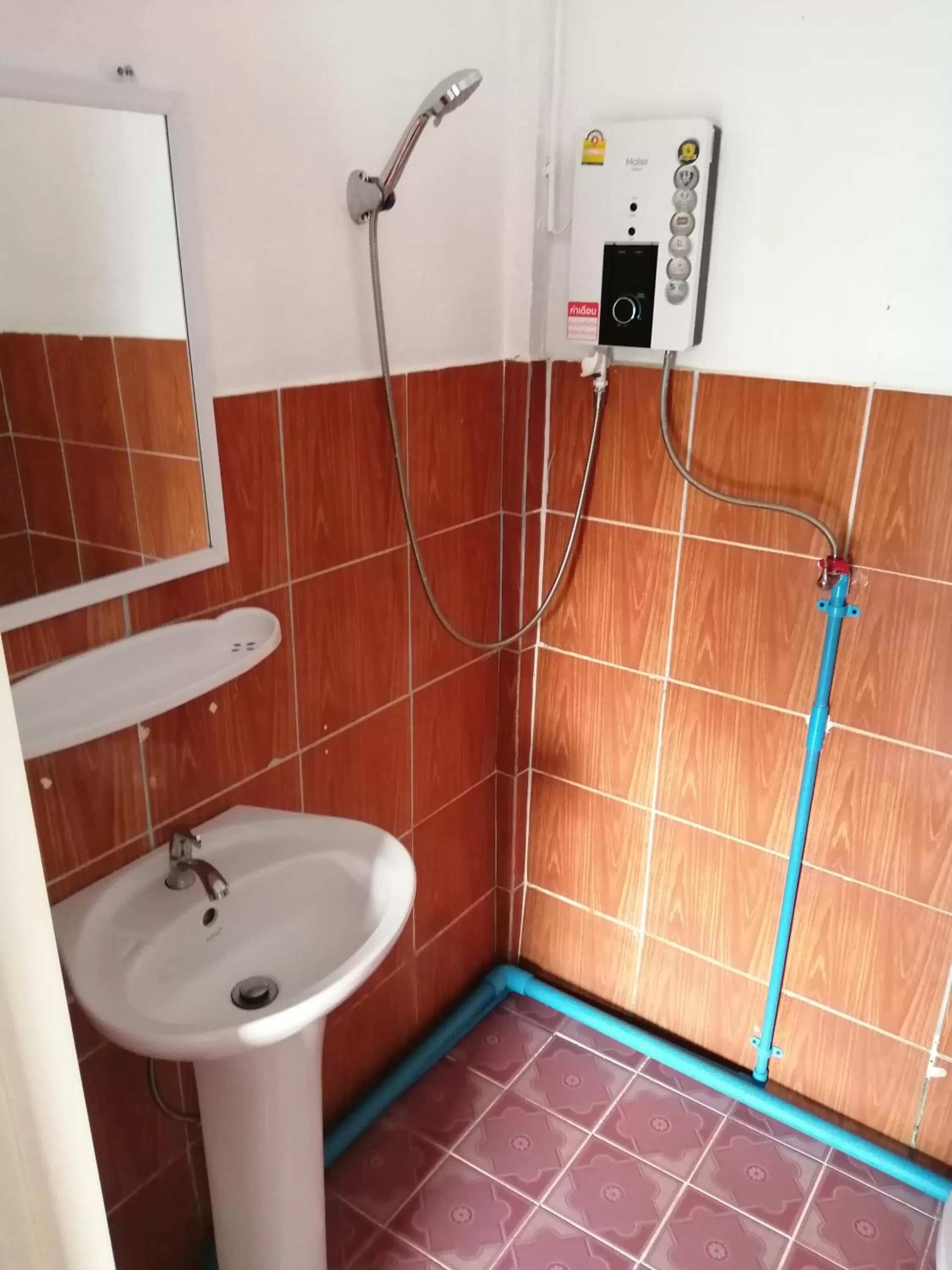 Shower in Lemon Guesthouse