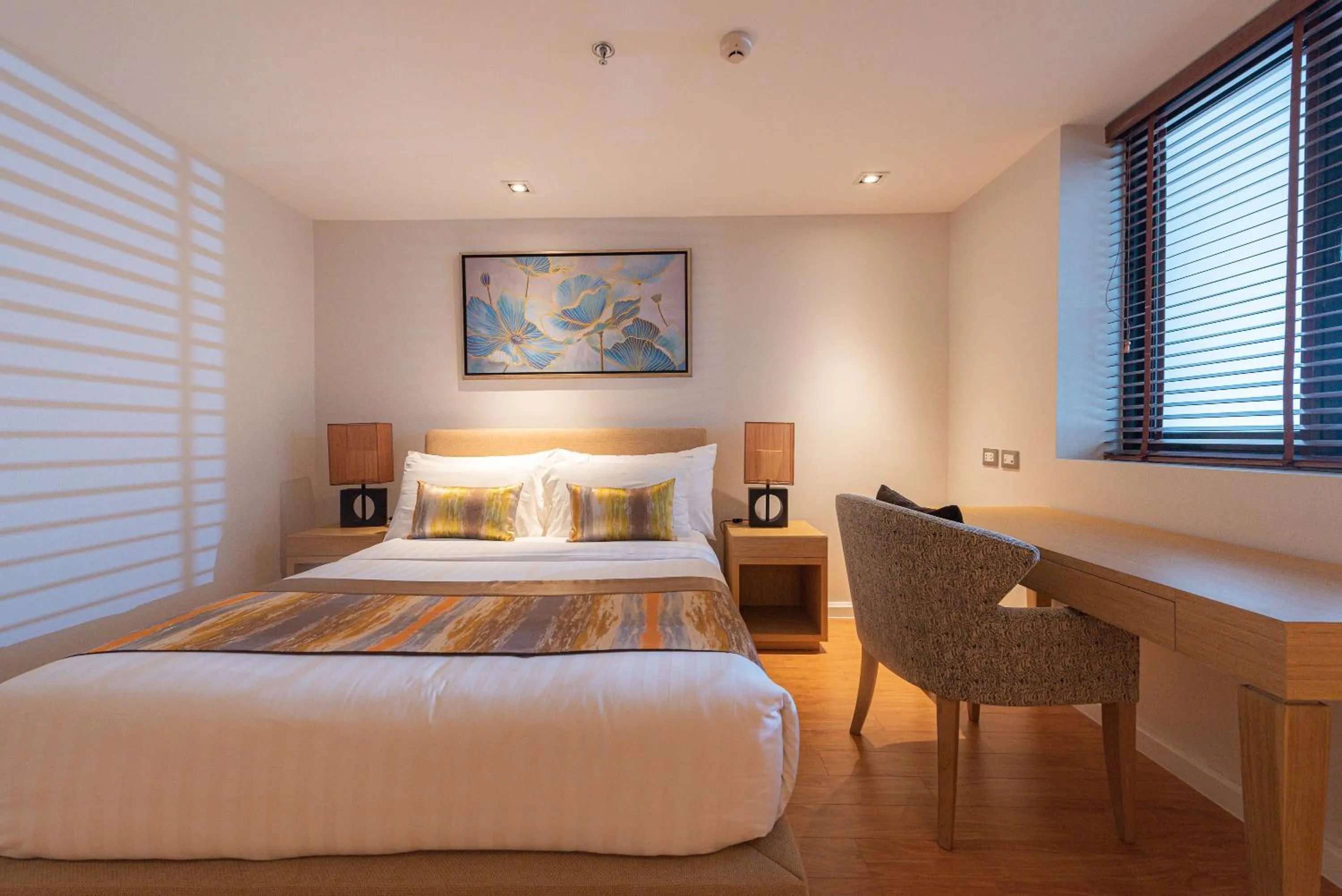 Bedroom, Bed in Summit Windmill Golf Suite Hotel at Suvarnabhumi