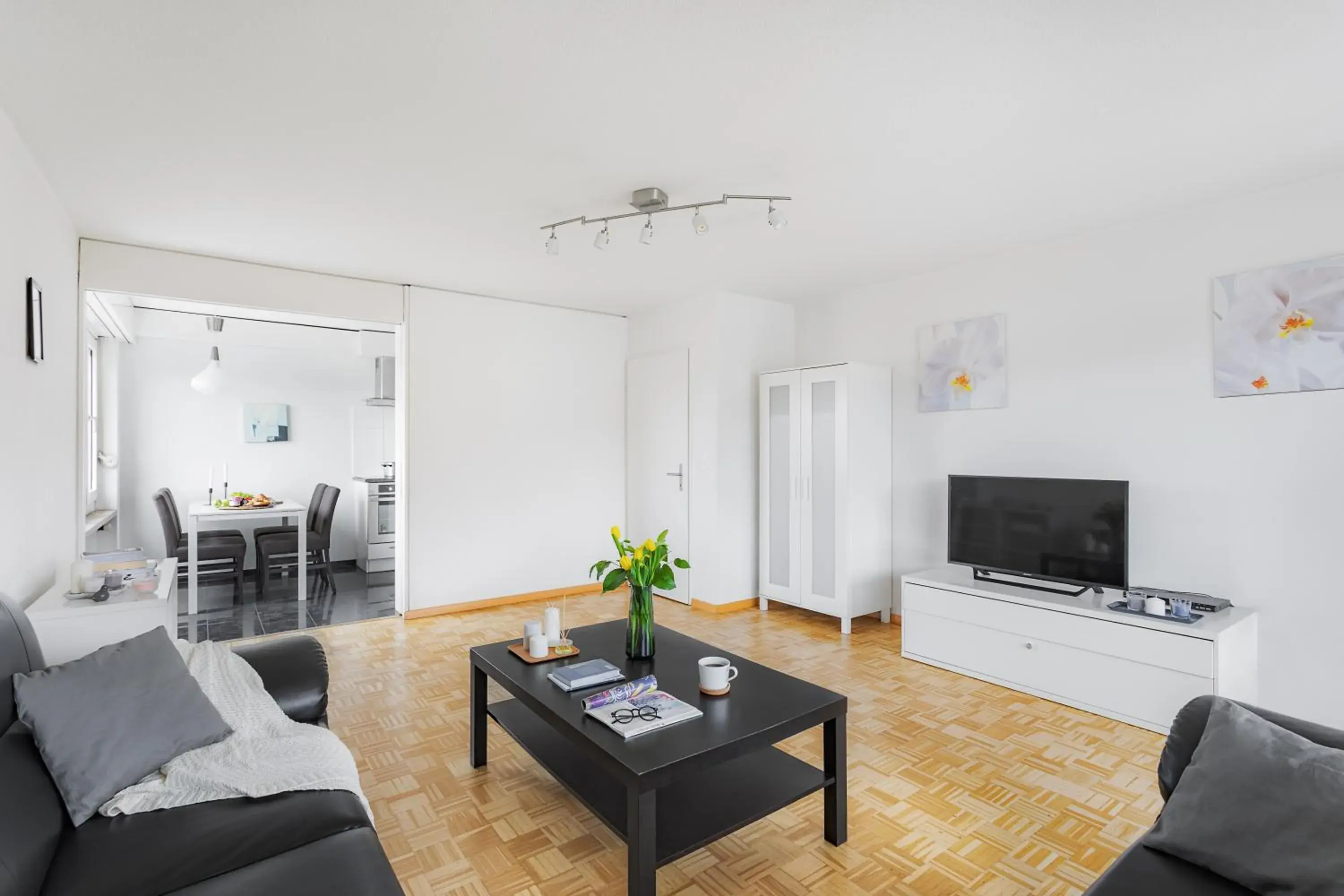 Three-Bedroom Apartment (6 Adults) in Swiss Star Zurich Oerlikon - Self Check-In Three-Bedroom Apartment (6 Adults) in Swiss Star Zurich Oerlikon - Self Check-In