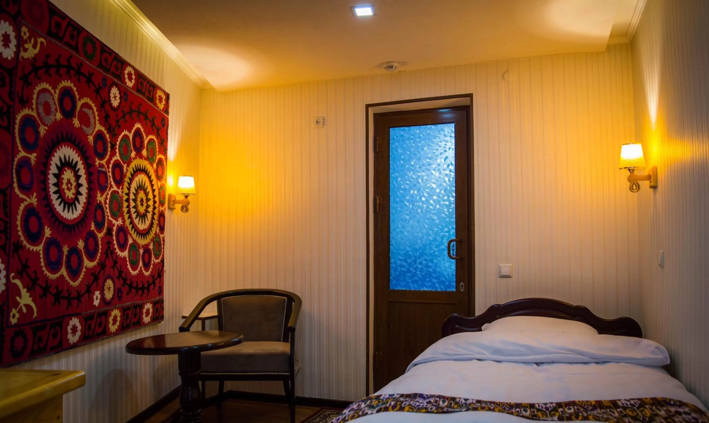 Bed in Jahongir Guest House