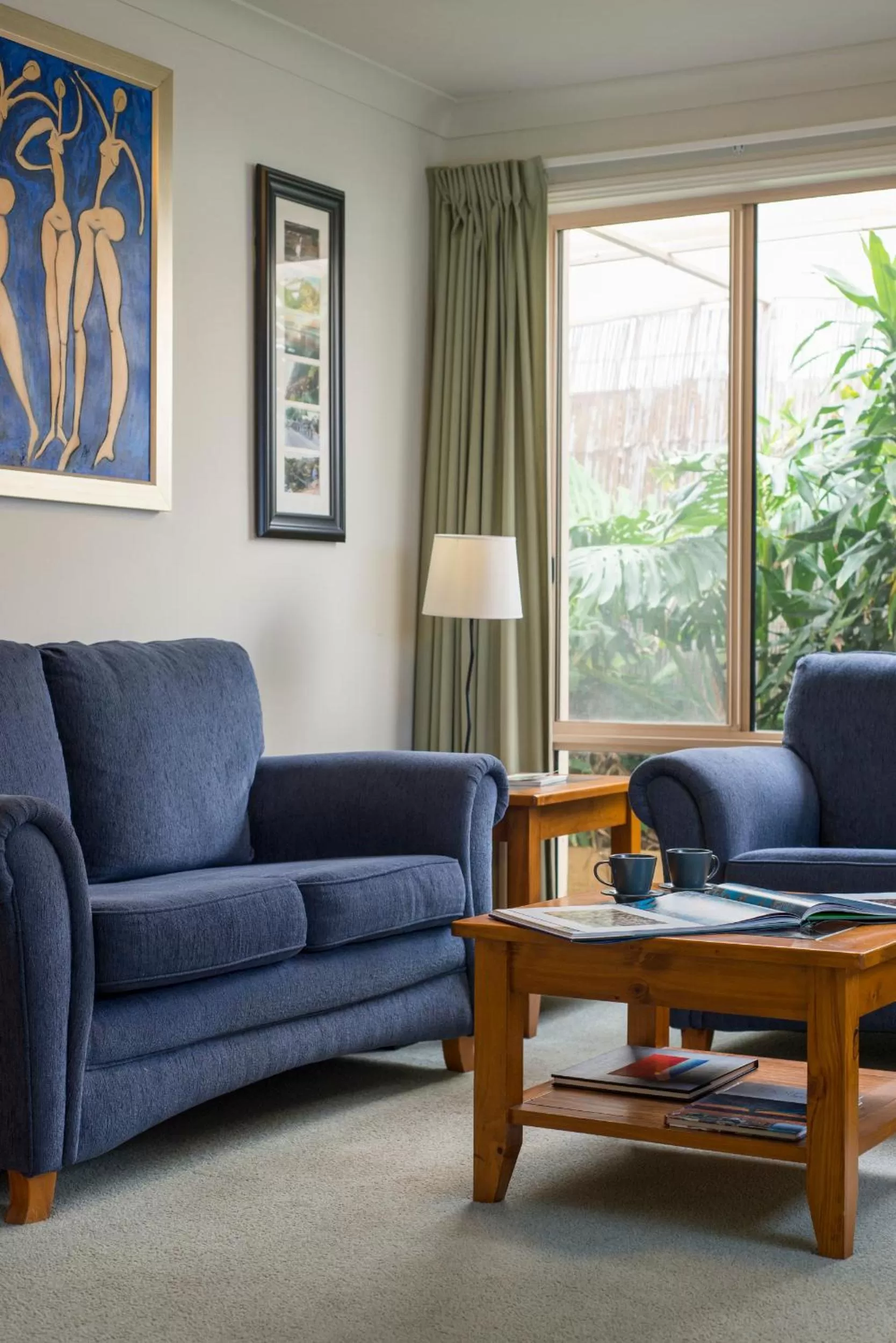 Communal lounge/ TV room in Bellevue Bed & Breakfast