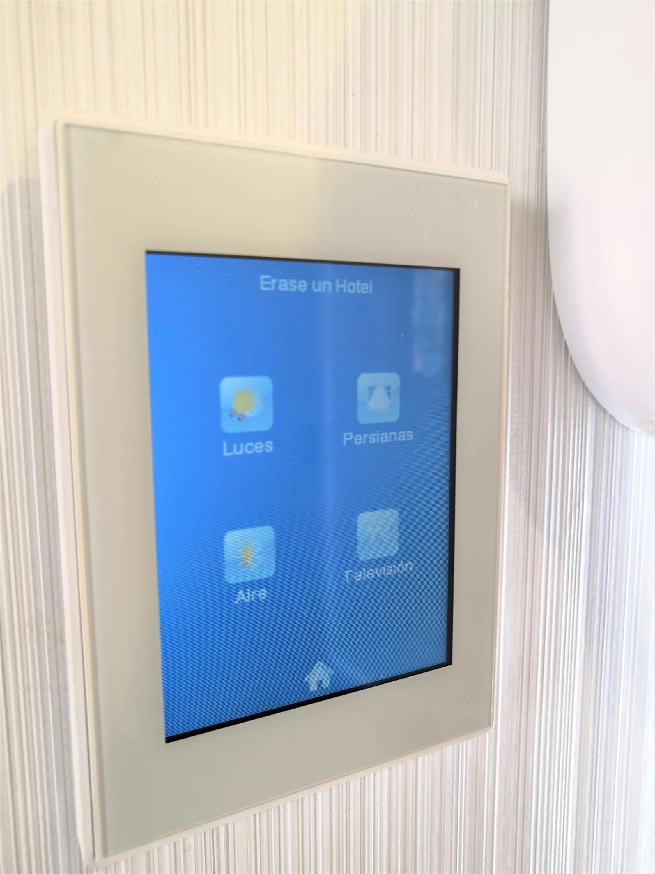 Decorative detail in Erase un Hotel