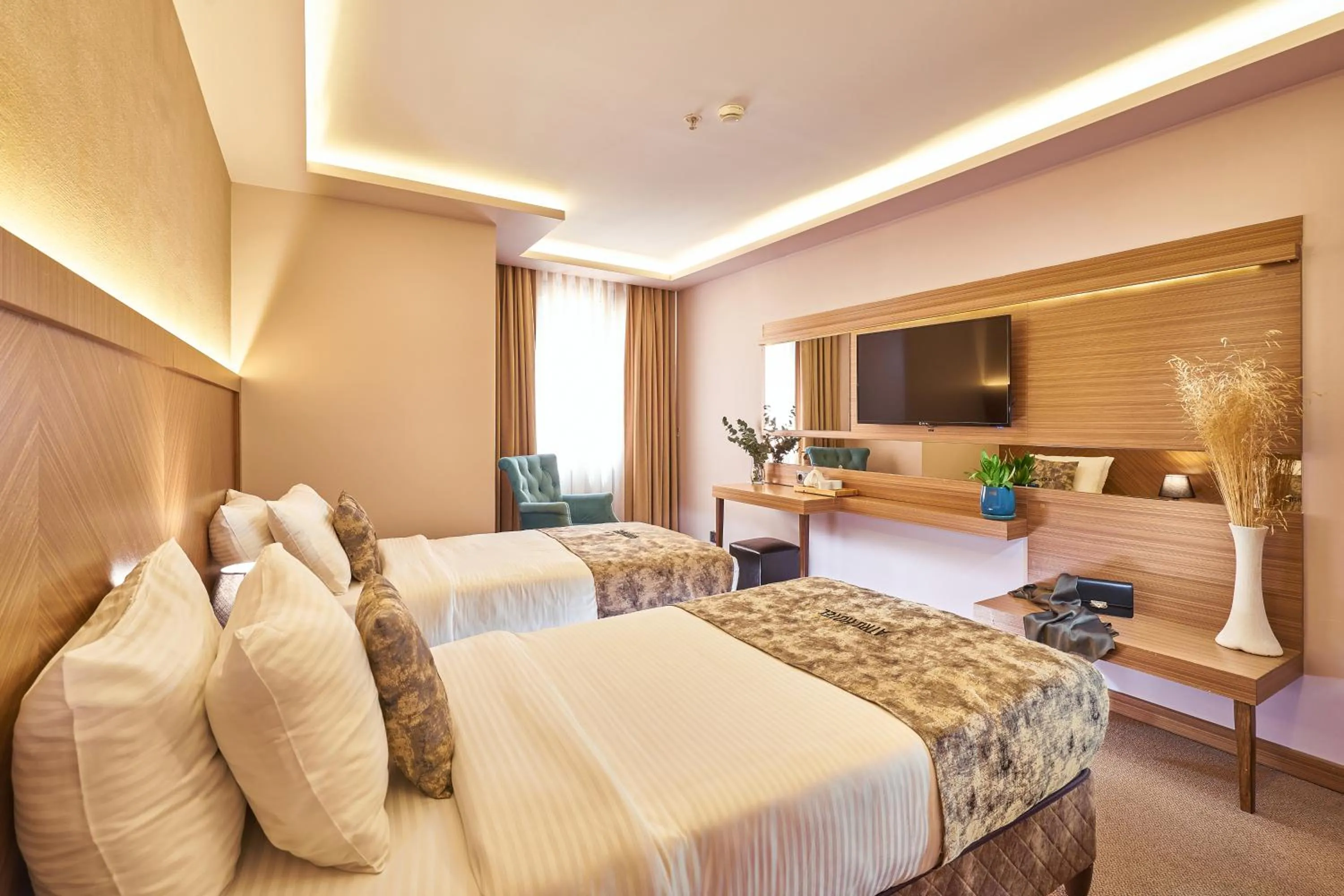 Photo of the whole room, Bed in Atro Hotel