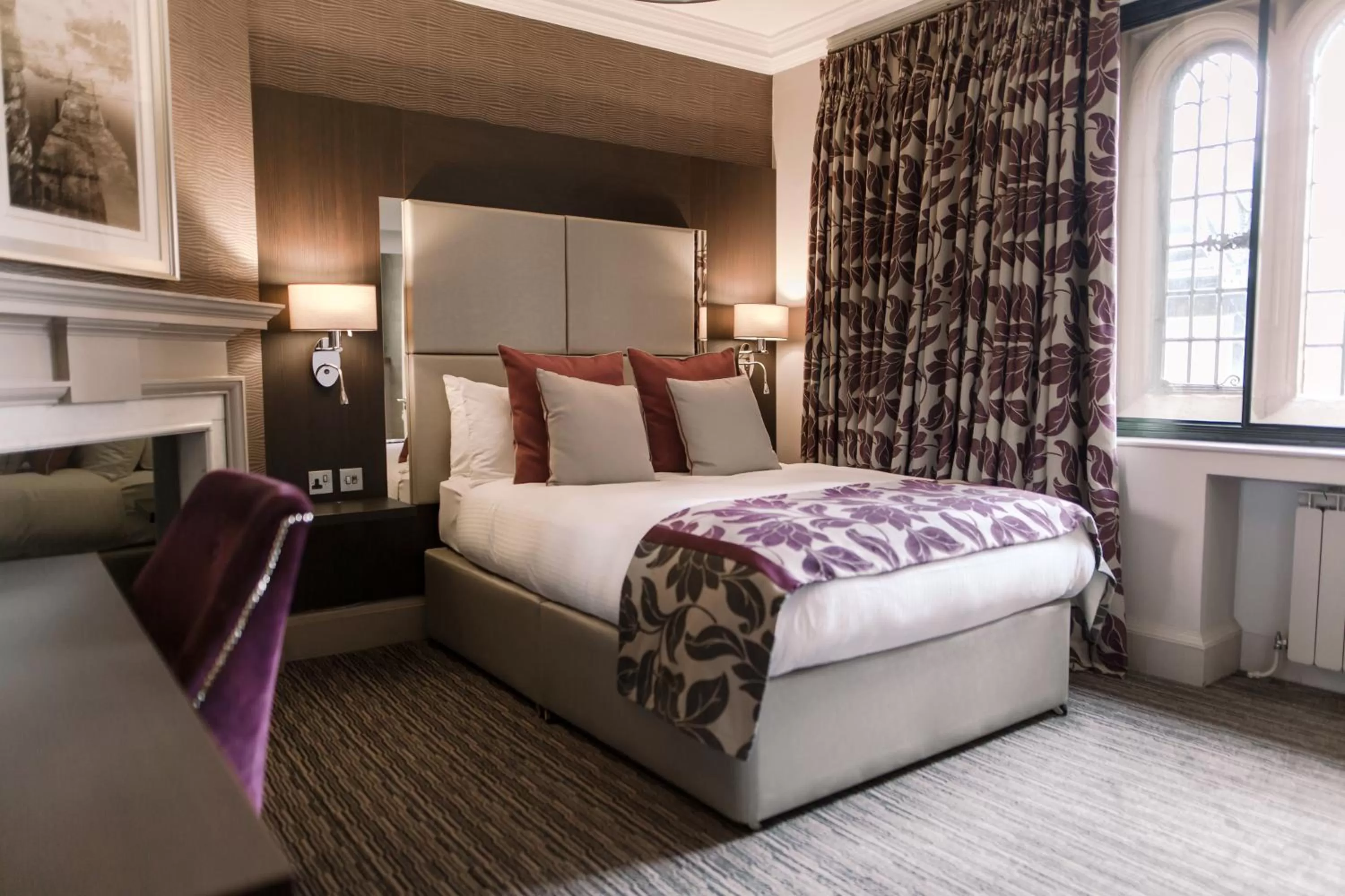 Bedroom, Bed in Abbey House Hotel