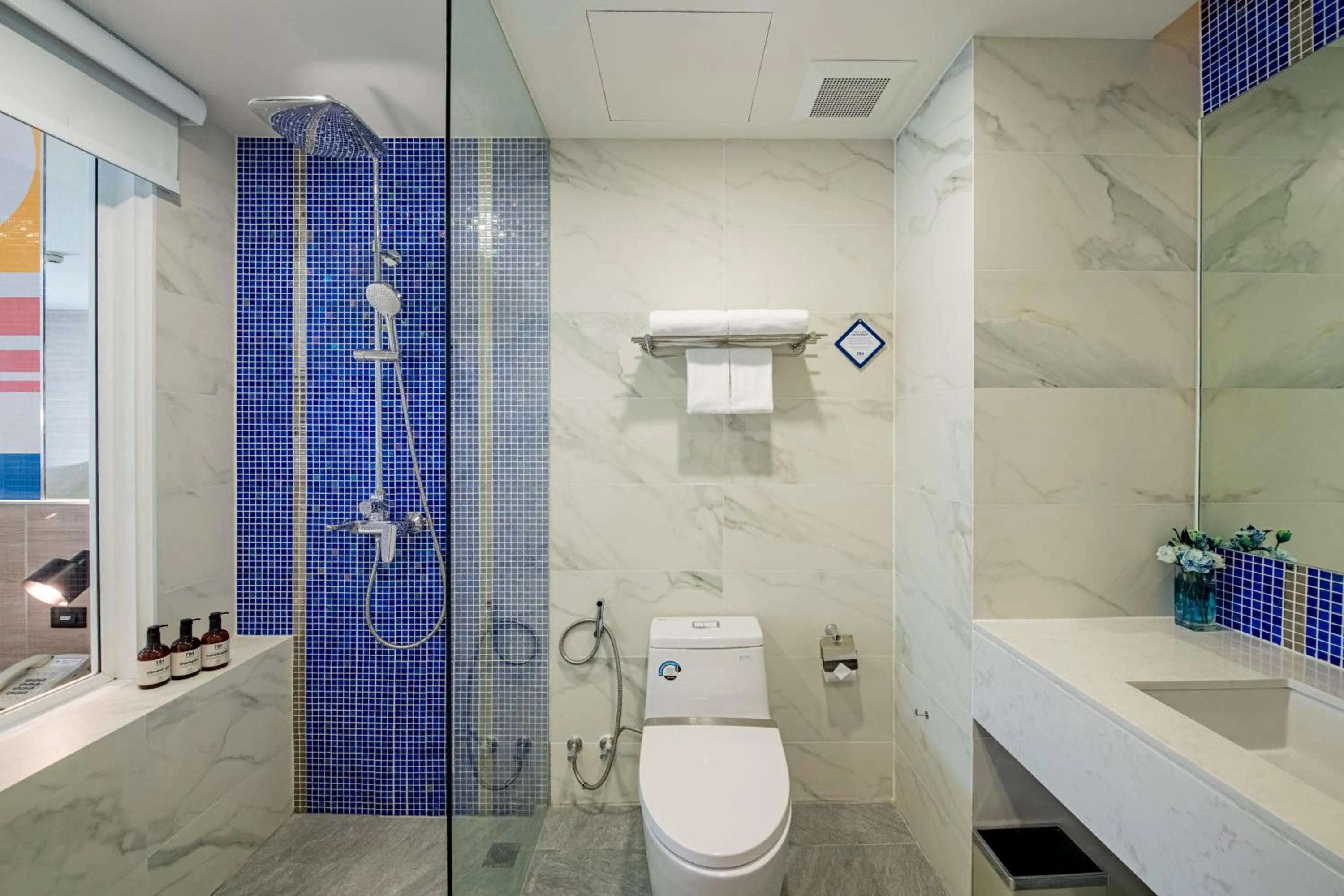 Bathroom in NH Boat Lagoon Phuket Resort