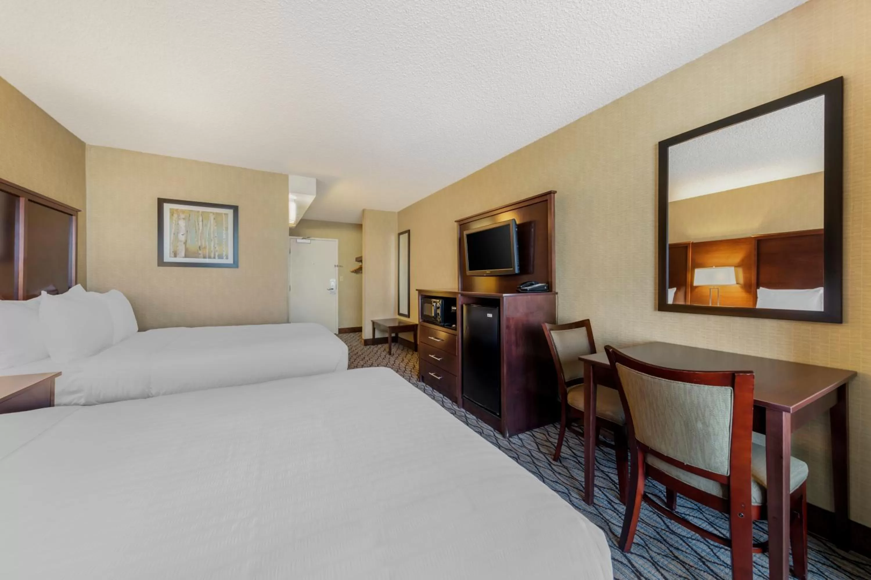 Photo of the whole room, Bed in Clarion Hotel Anaheim Resort