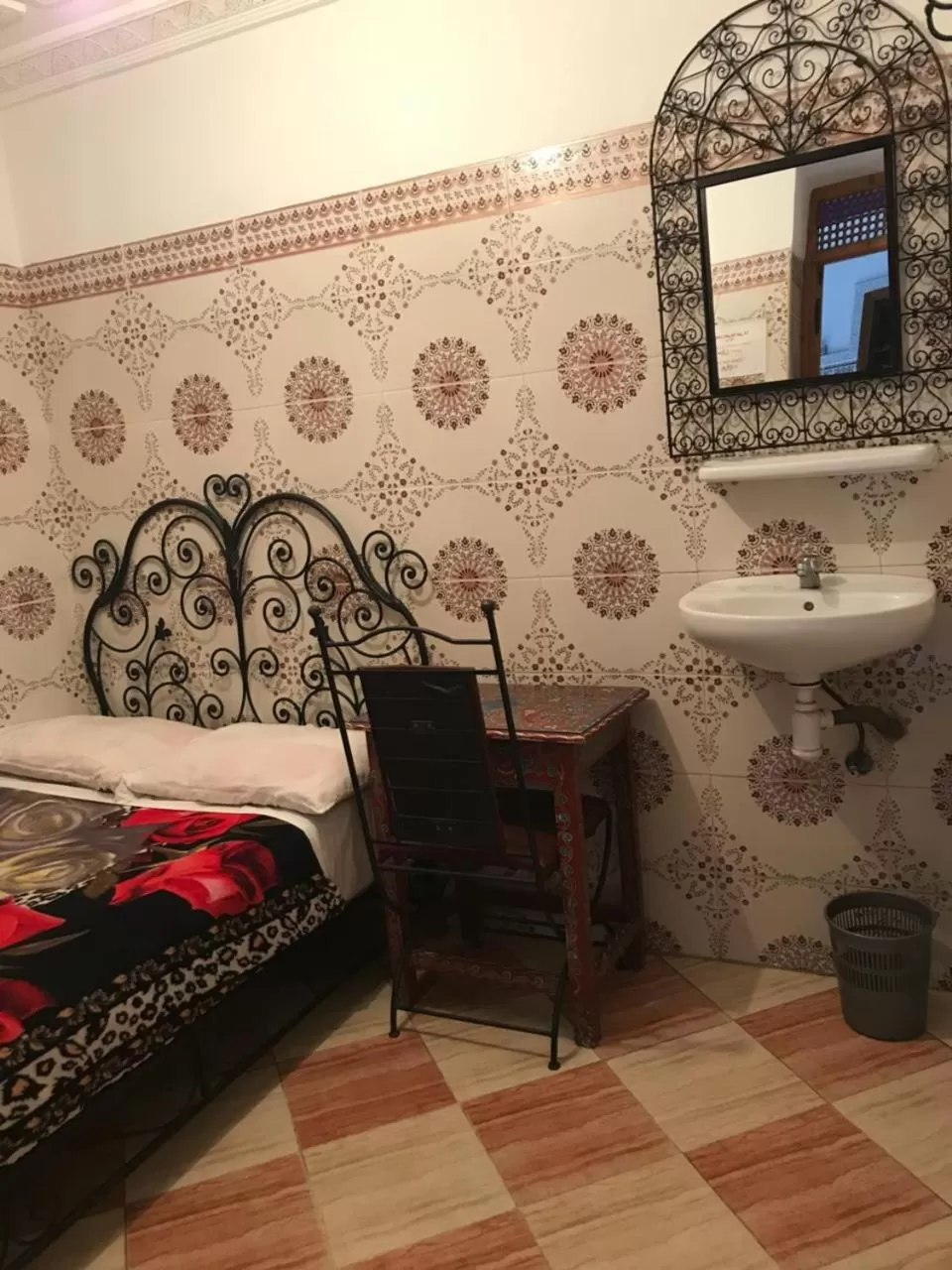 Bed, Bathroom in Hotel Medina