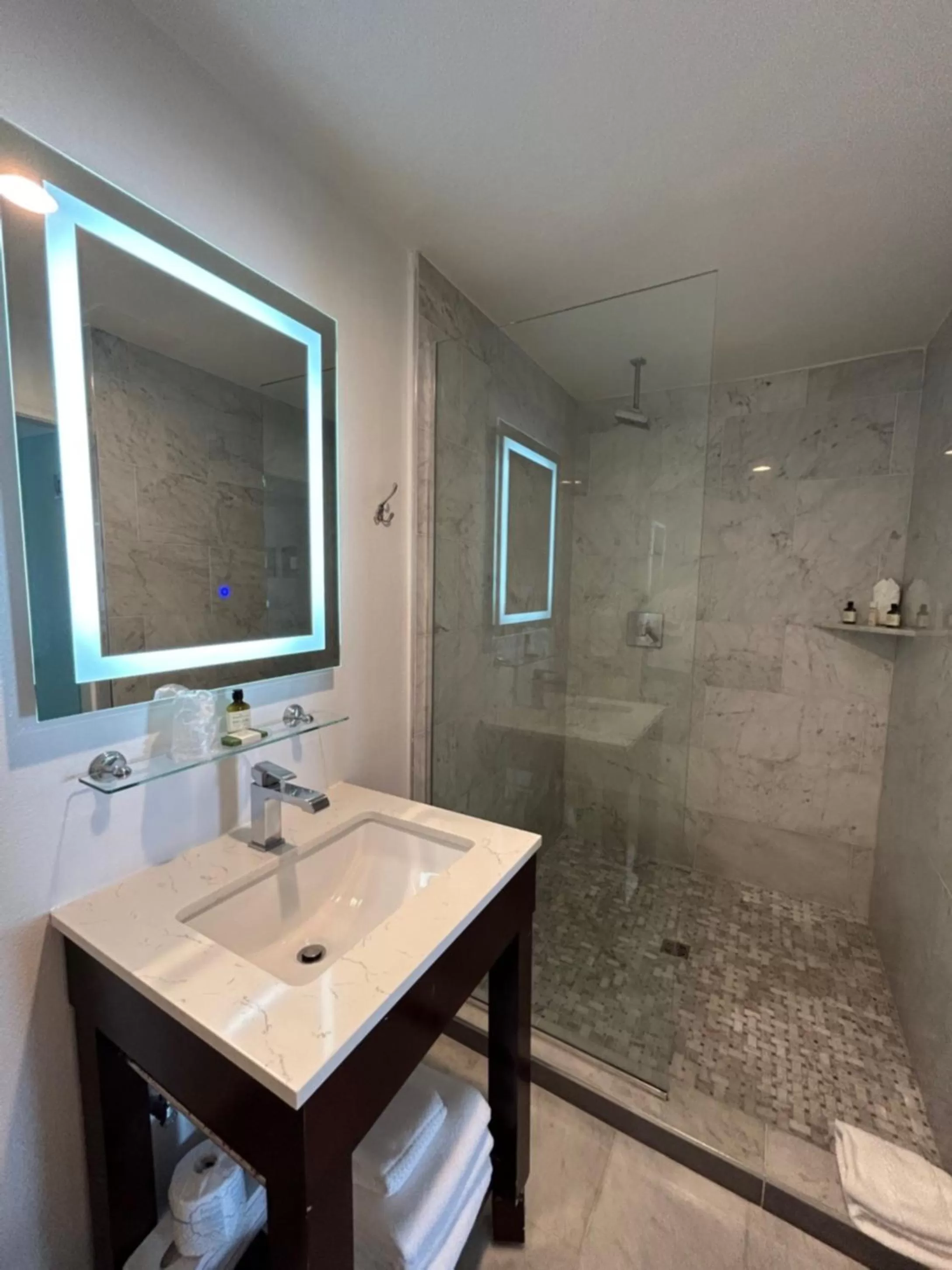 Bathroom in Capri Laguna on the Beach - A Boutique Hotel