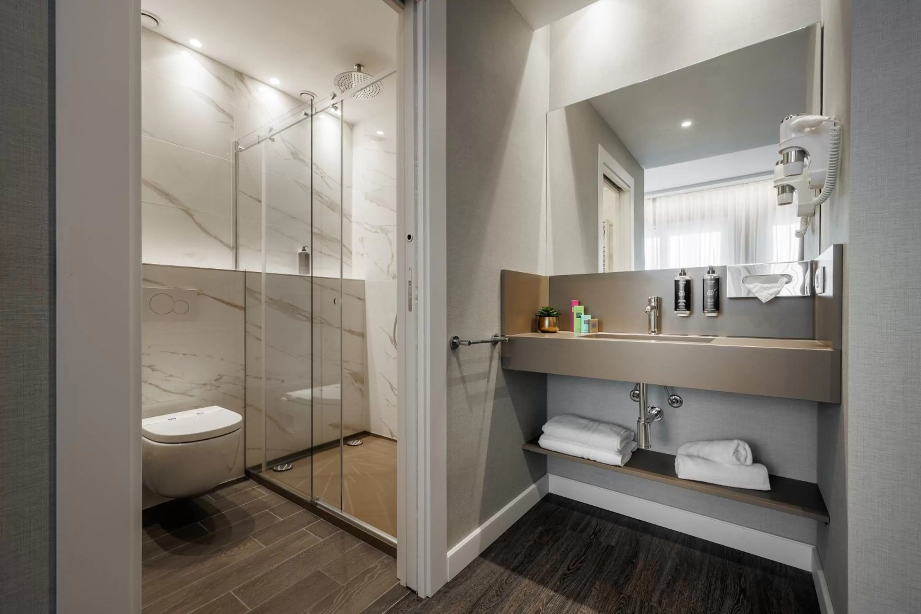 Bathroom in IH Hotels Milano Centrale