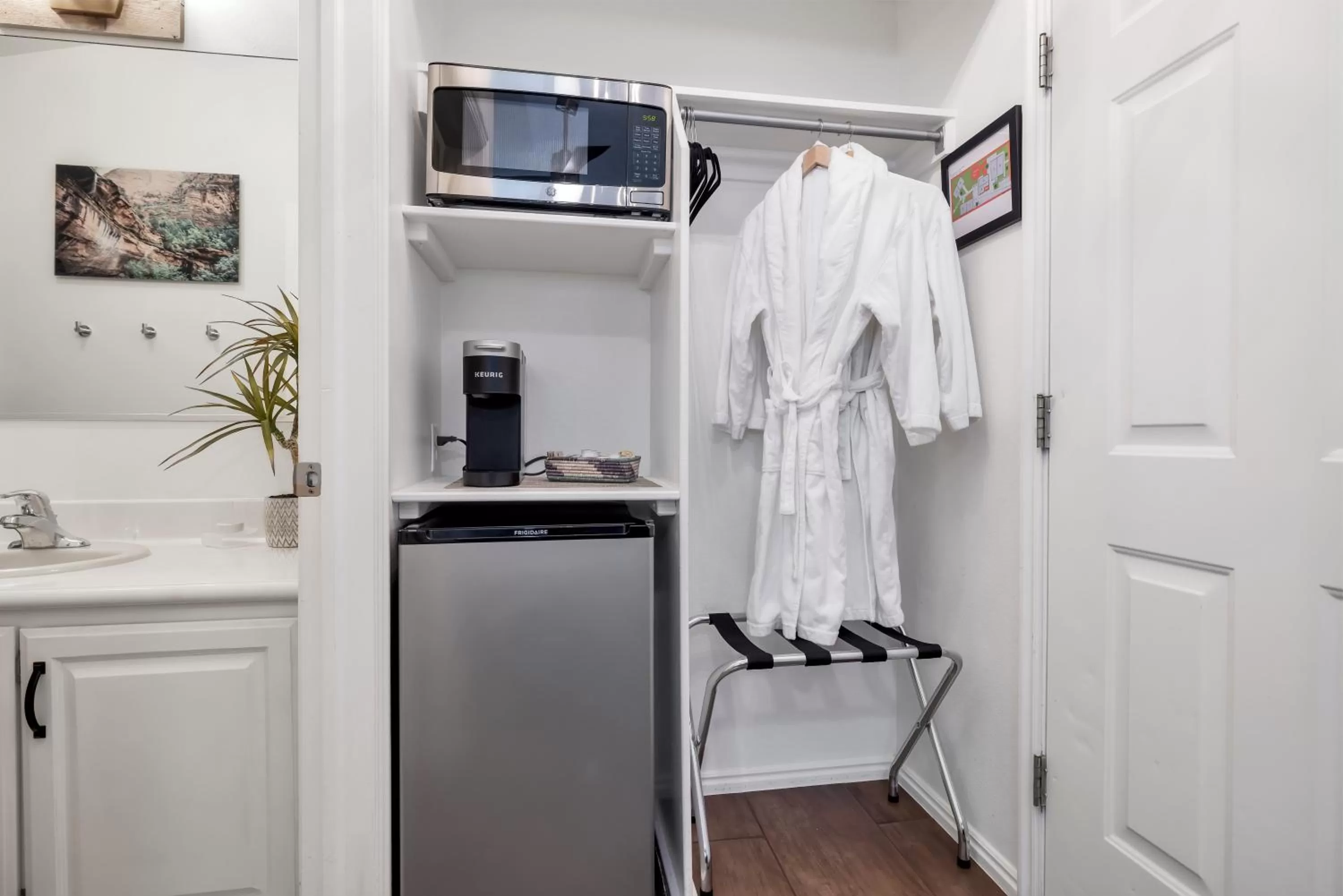 Kitchen or kitchenette in Red Rock Inn Cottages