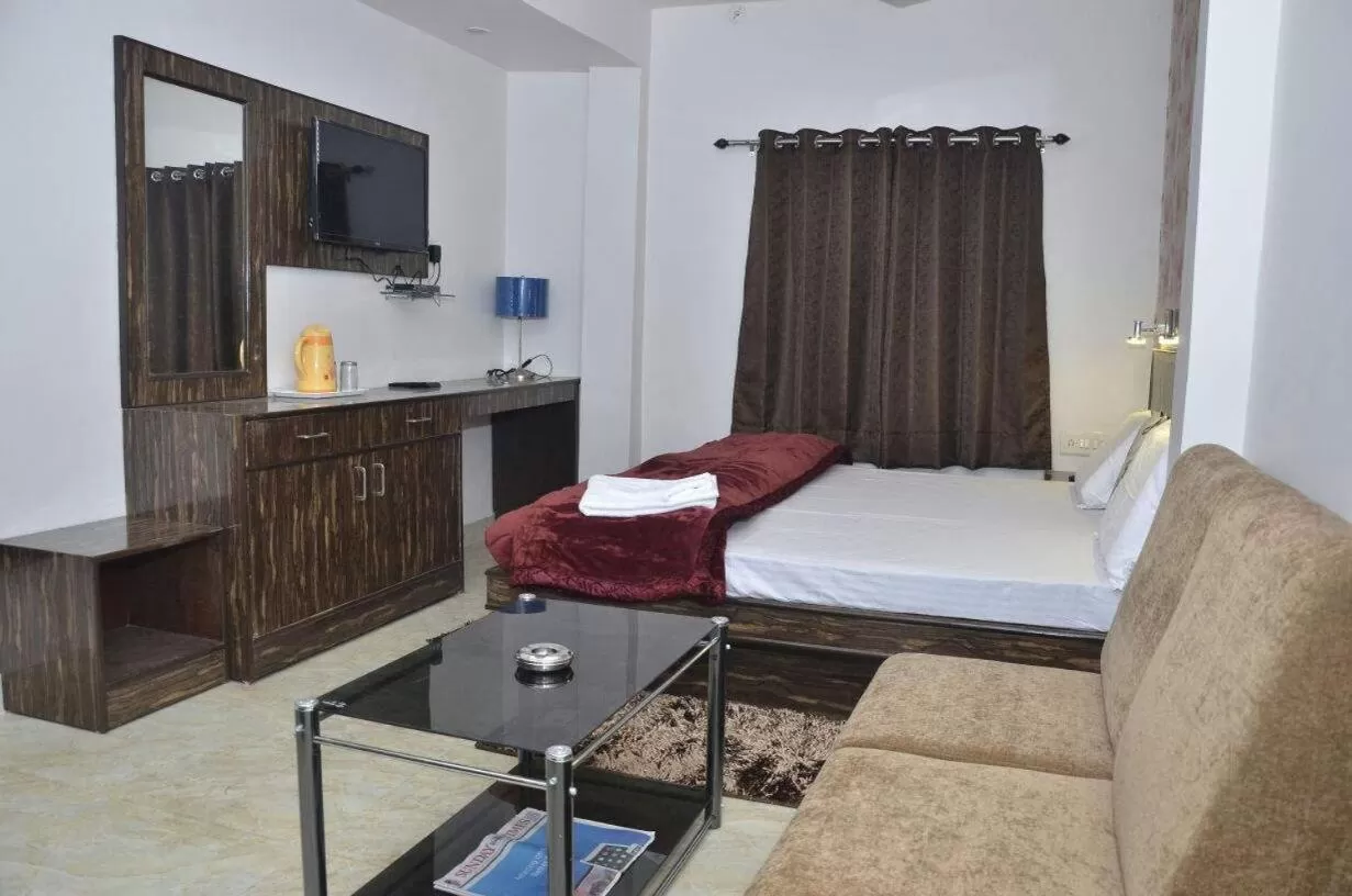 Hotel Kanha Inn Charbagh