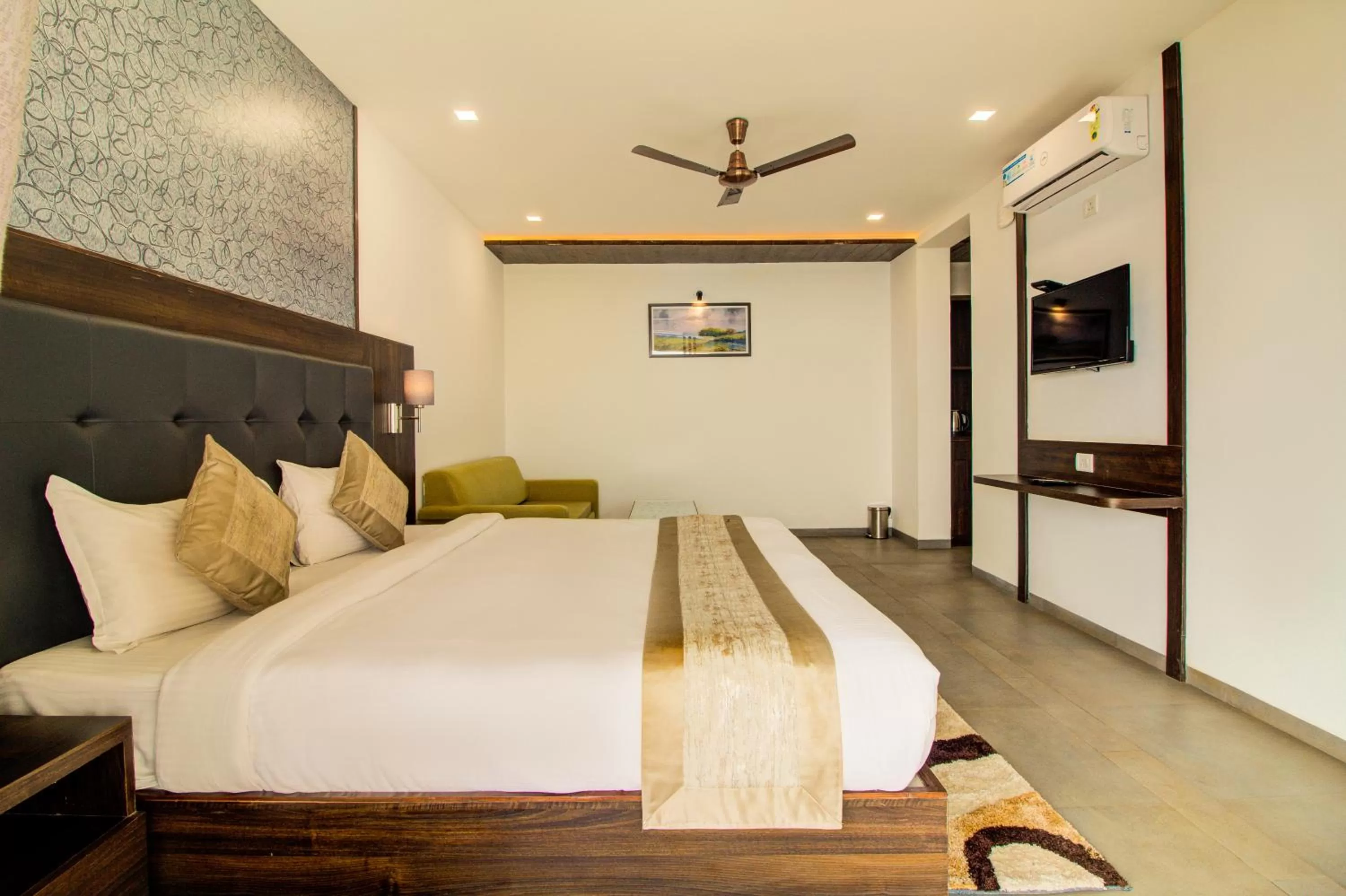 Bed in Mountain Breeze Resort, Mahabaleshwar