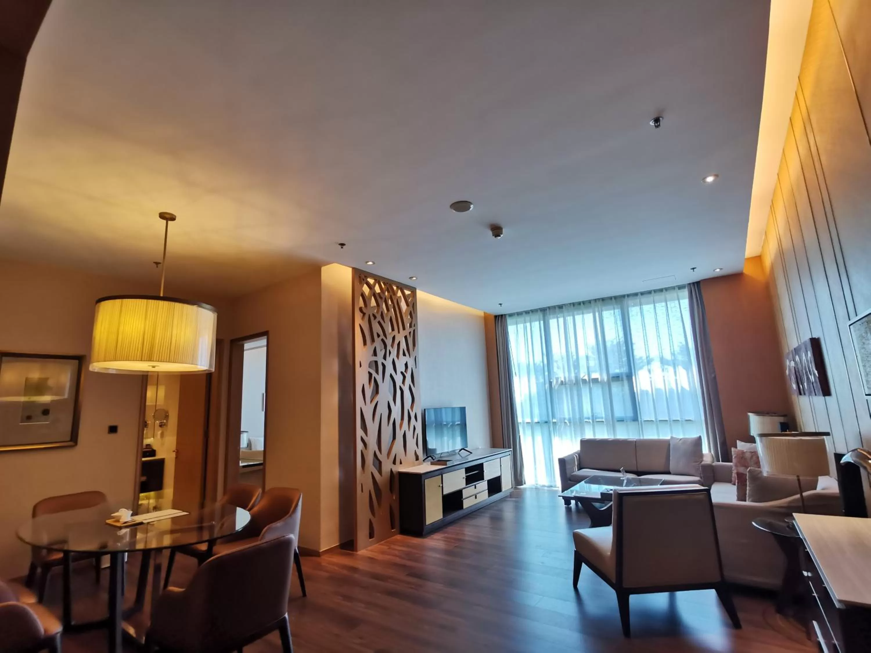 Dining area in The OCT Harbour, Shenzhen - Marriott Executive Apartments