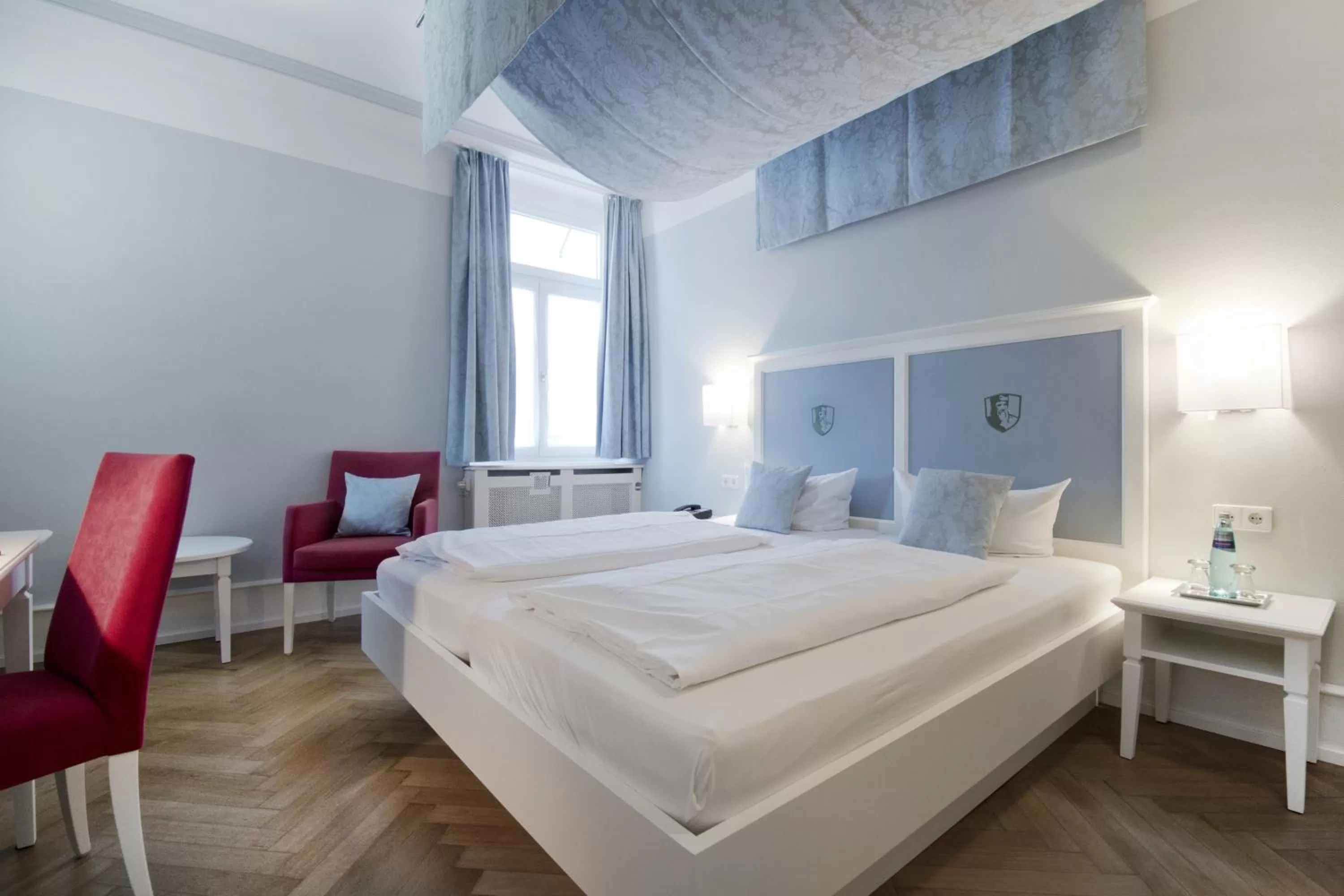 Photo of the whole room, Bed in Romantik Hotel Barbarossa