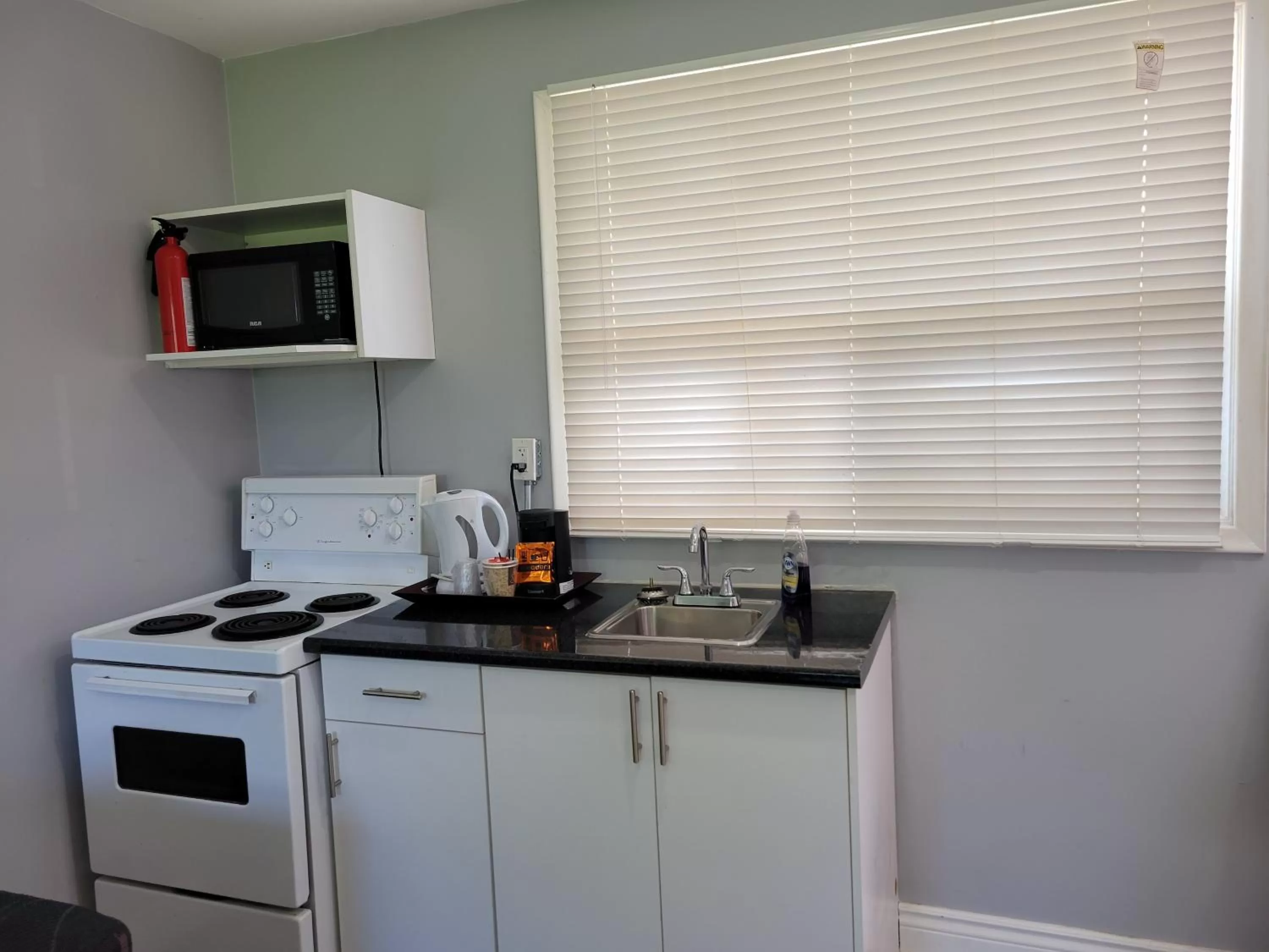 Kitchen or kitchenette in Knights Inn Cobourg