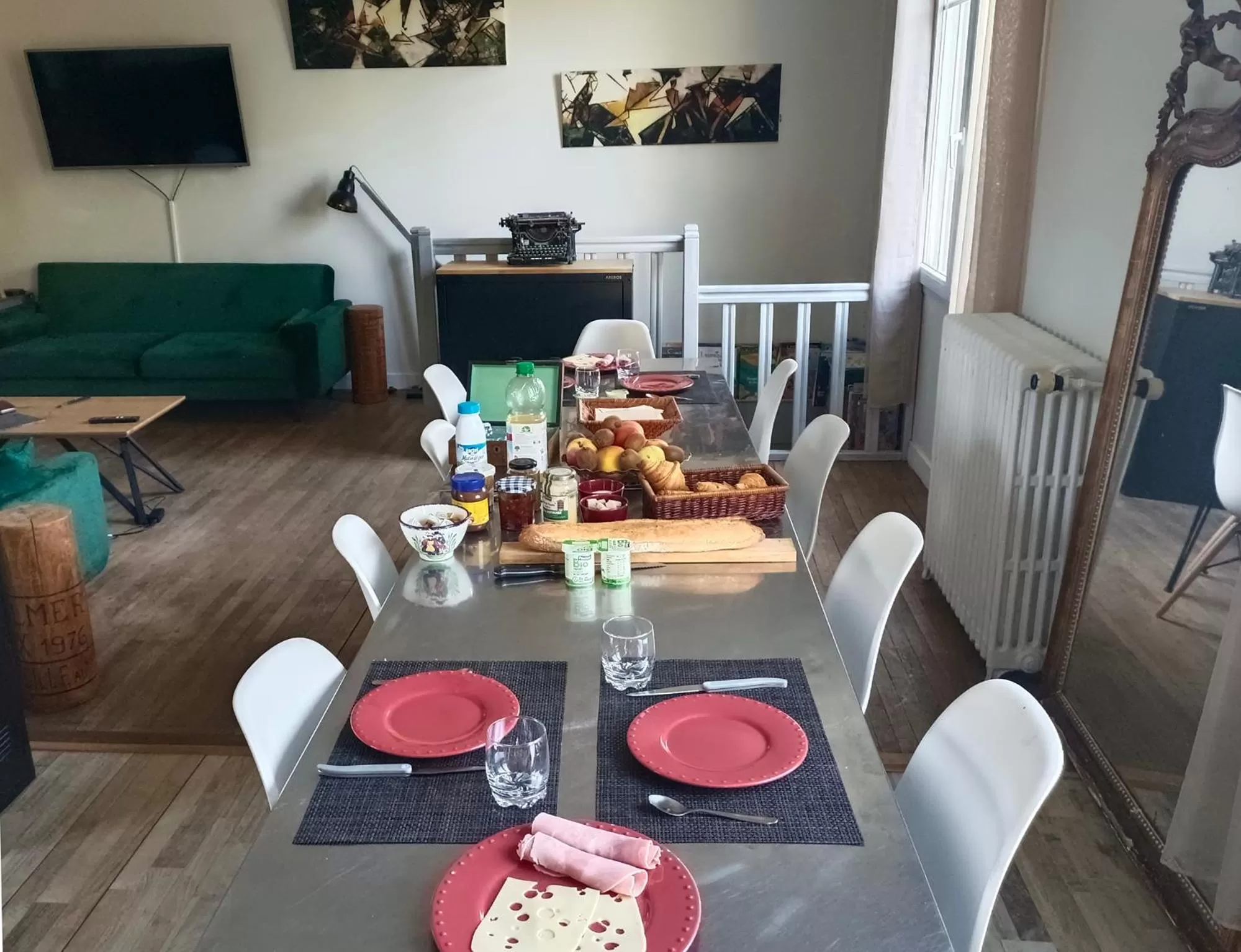 Dining Area in Le Magnolia, chambre d'hôte au calme
