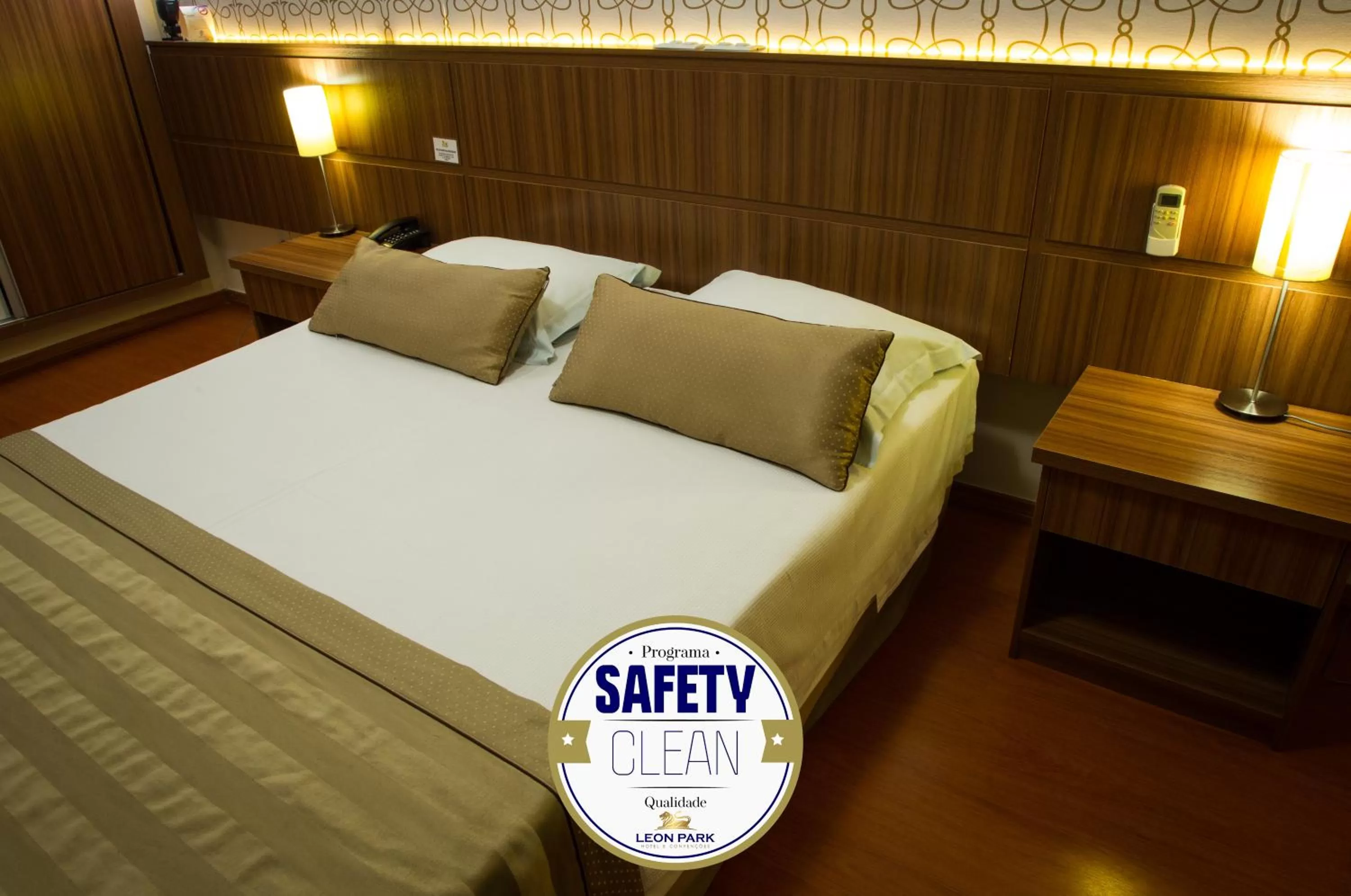 Bedroom, Bed in LEON PARK HOTEL e CONVENÇÕES - Melhor Custo Benefício