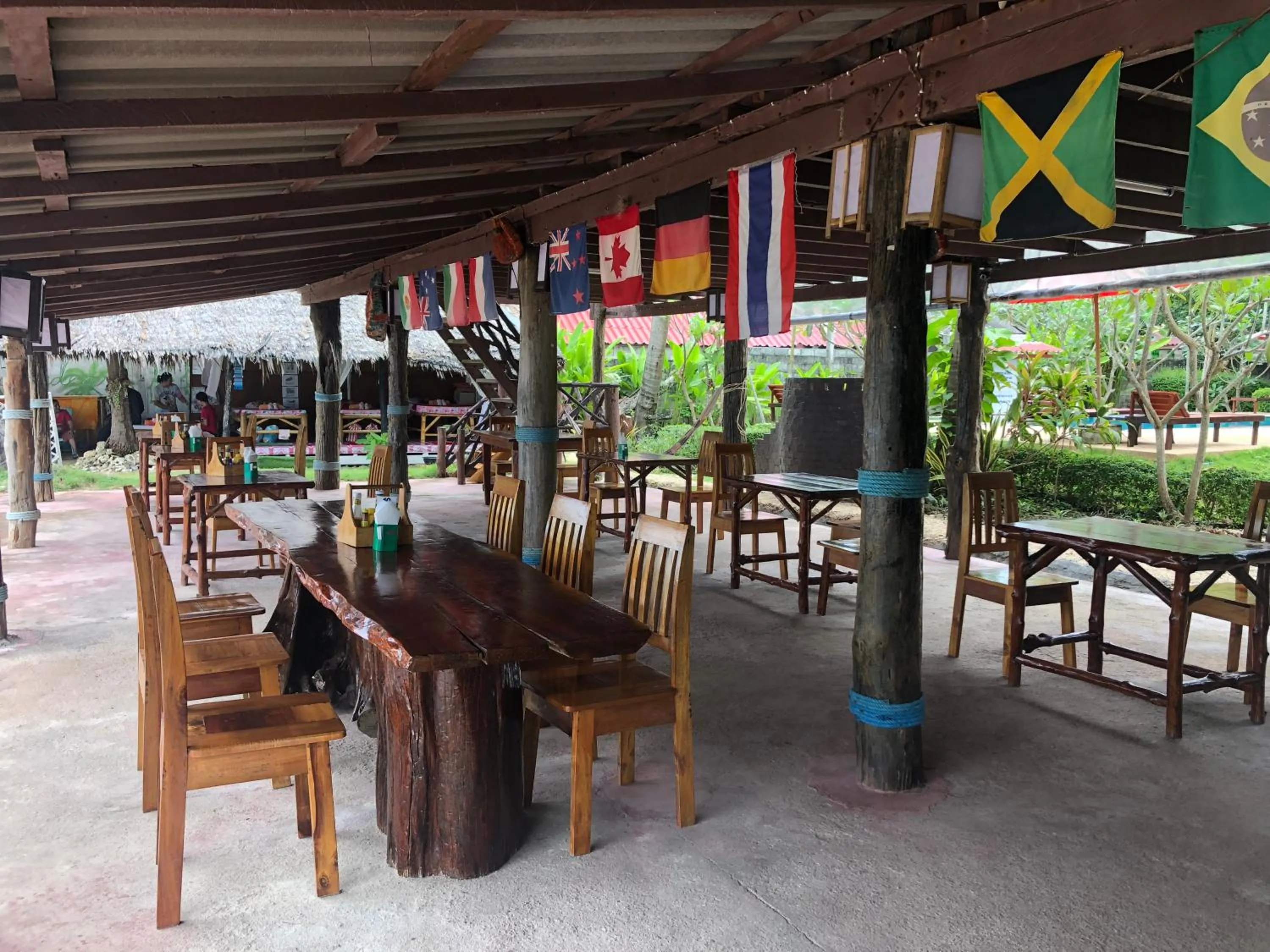 Restaurant/places to eat in Moonwalk Lanta Resort