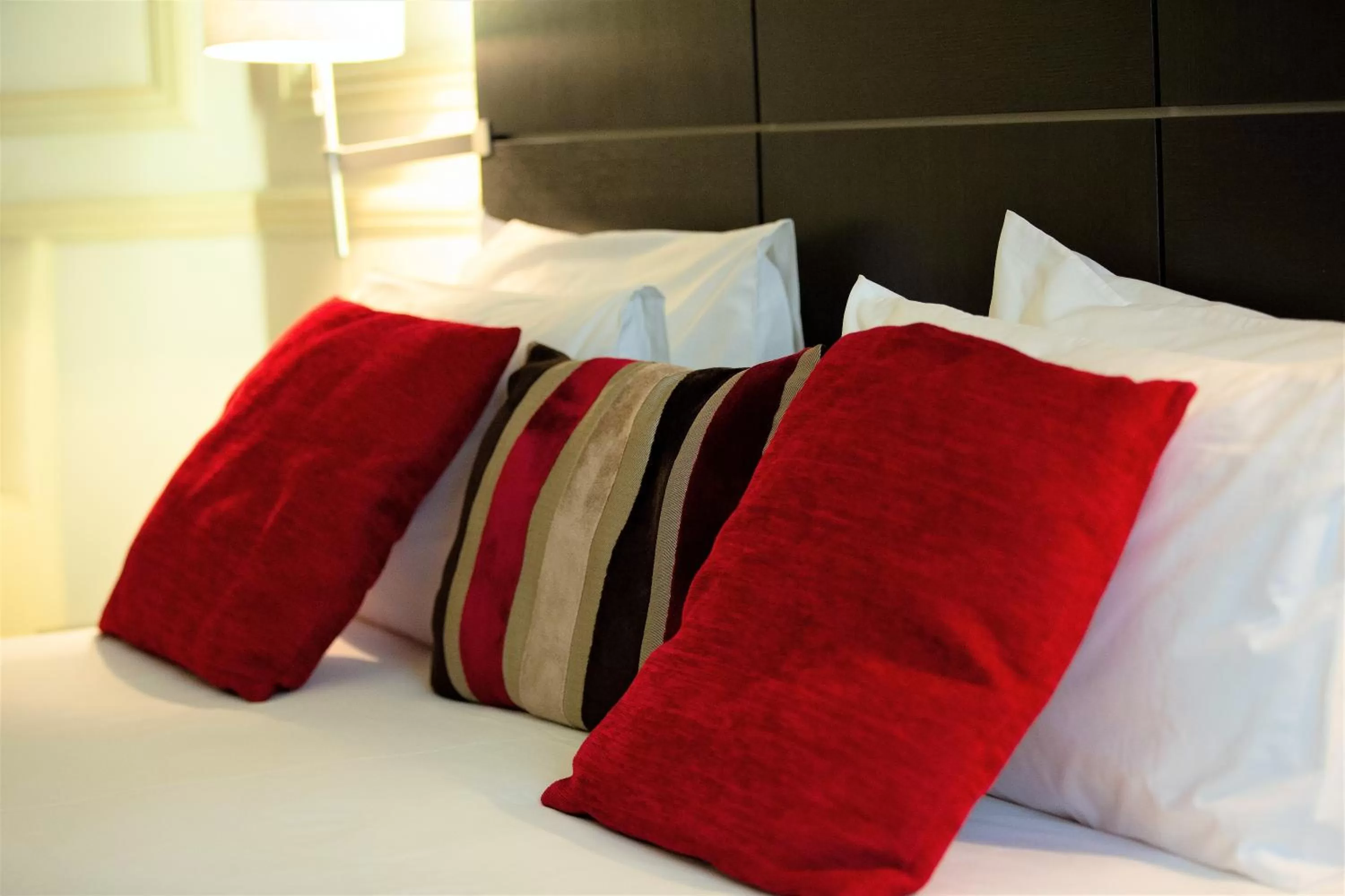 Bed in The Sumner Hotel