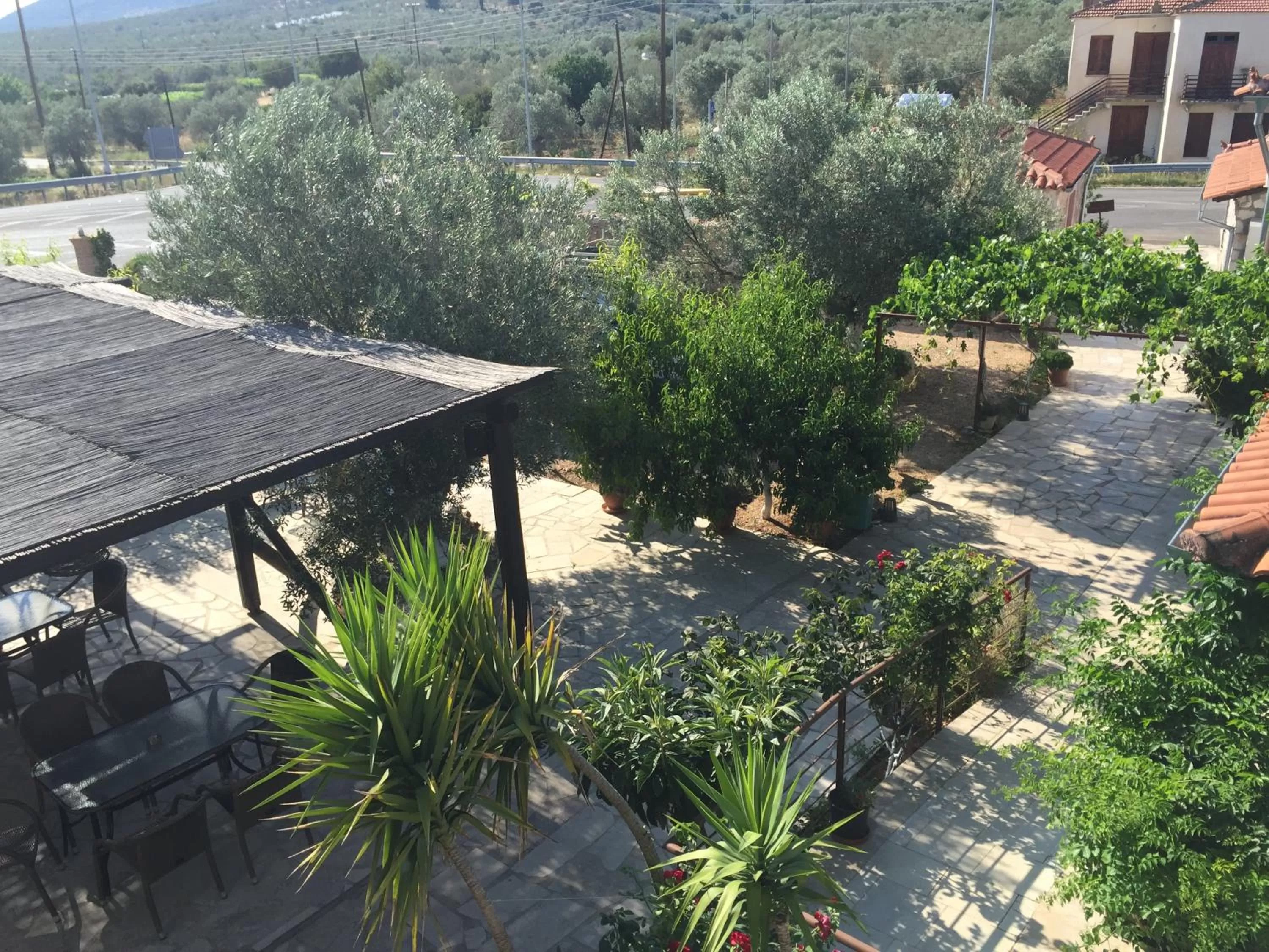 Restaurant/places to eat in Hani Inn