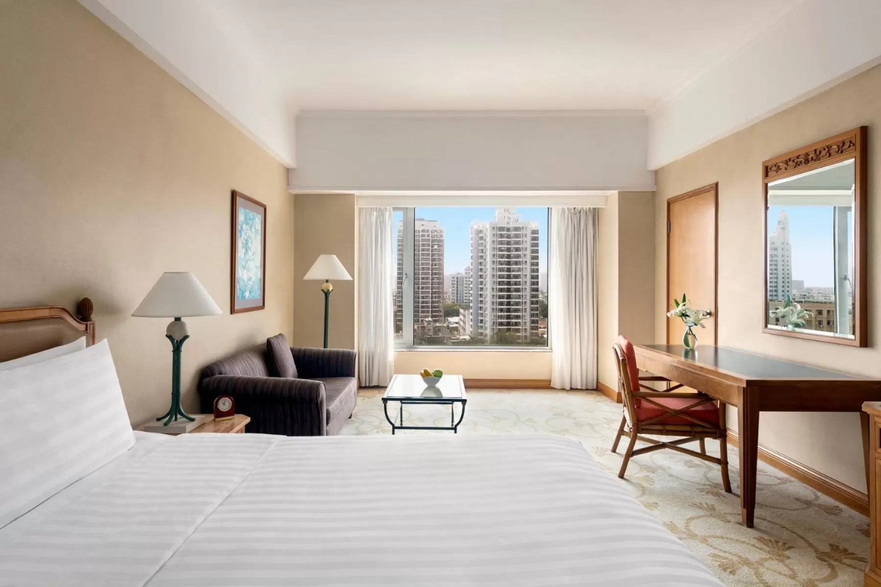 Photo of the whole room, Bed in Shangri-La Beihai