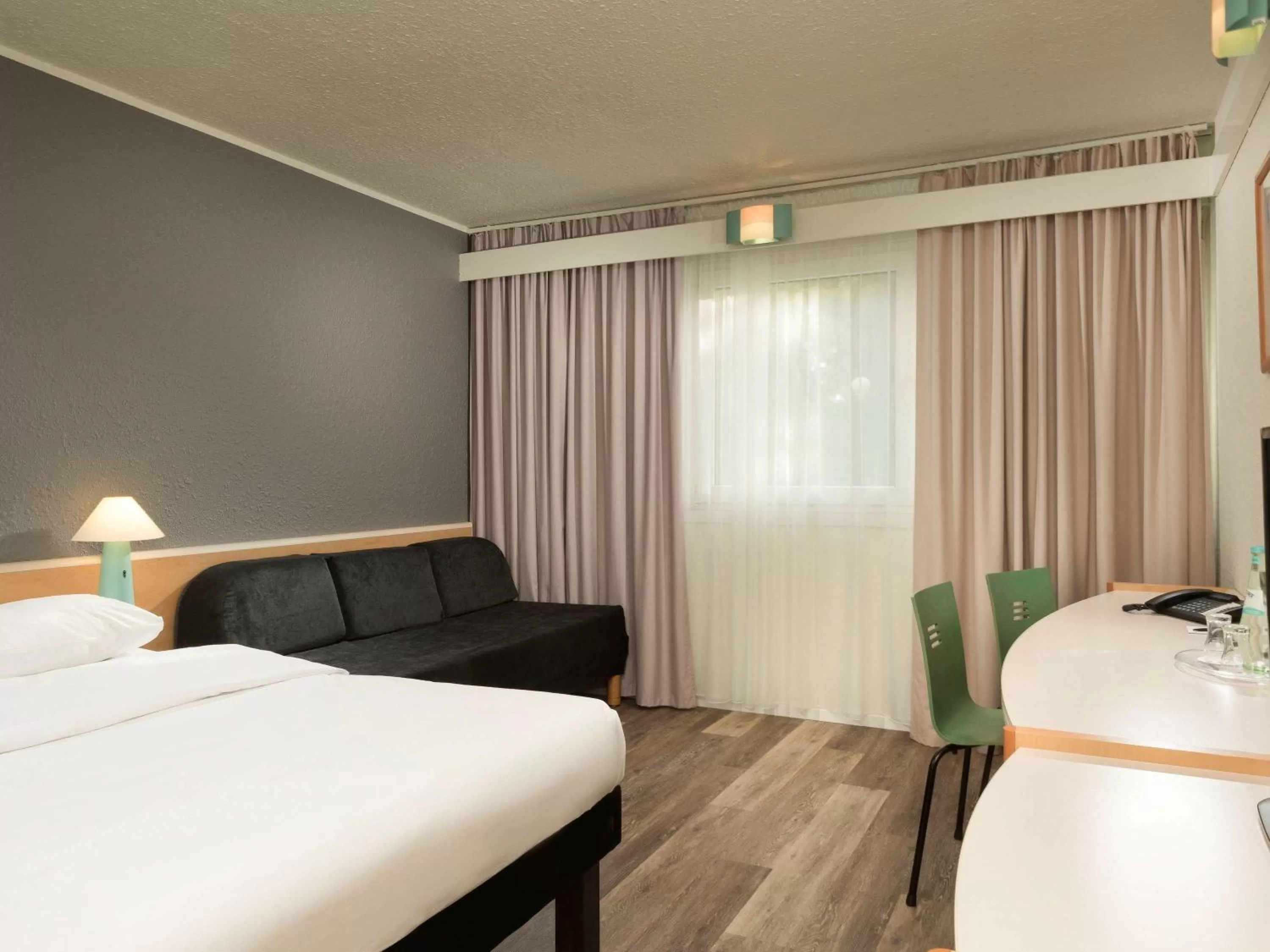 Photo of the whole room in ibis Dortmund West