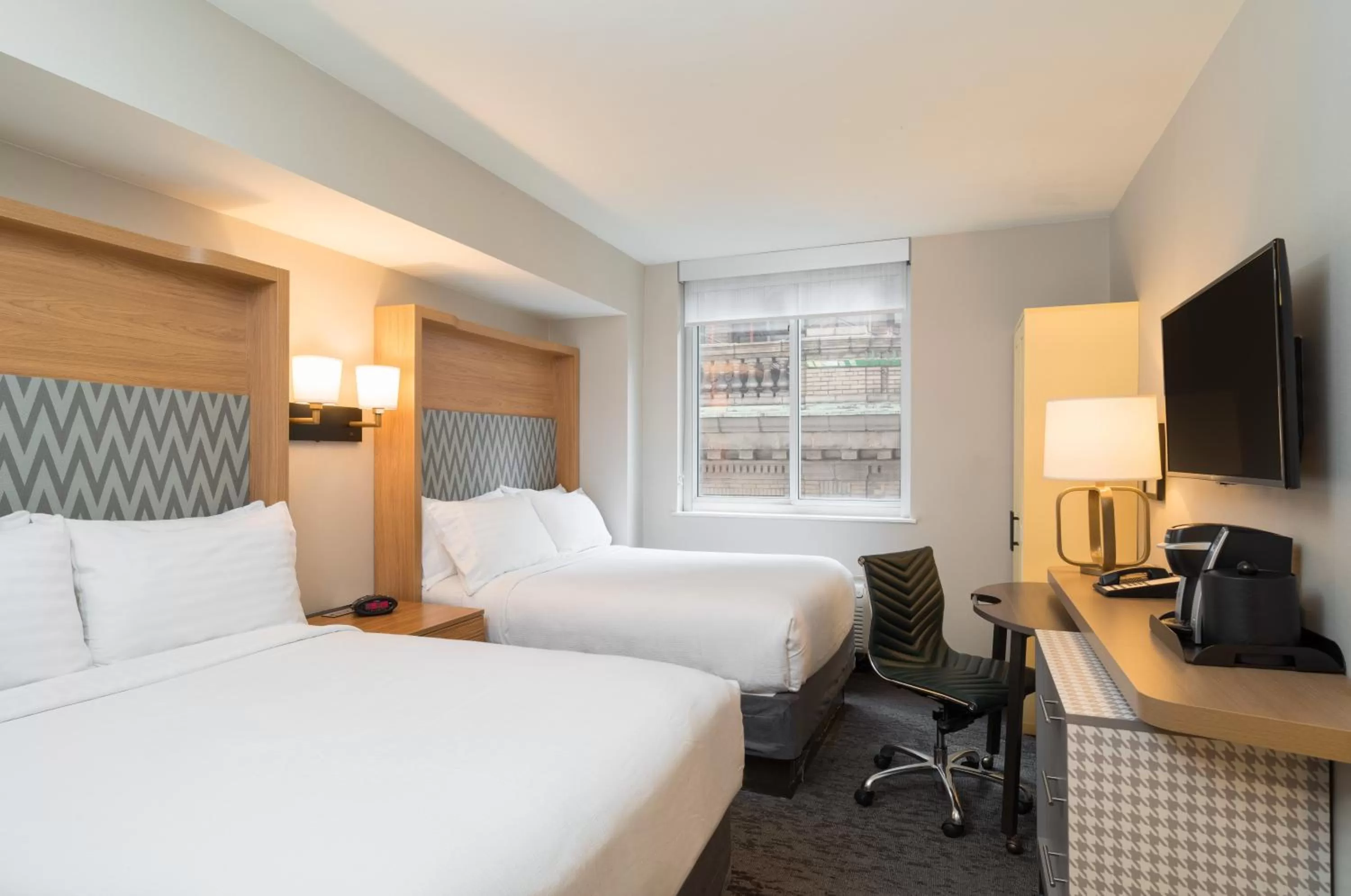 Photo of the whole room, Bed in Holiday Inn New York City - Wall Street by IHG