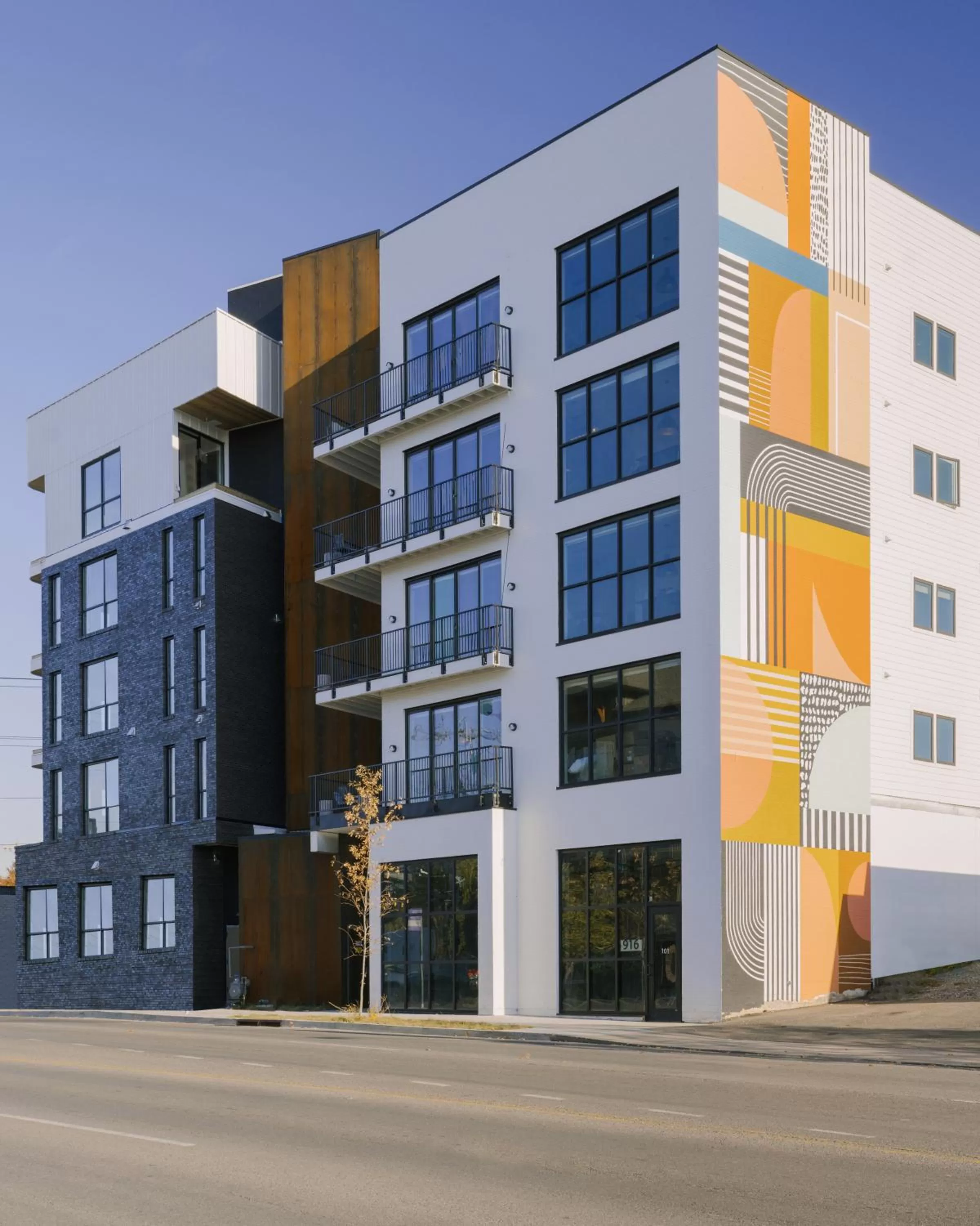 Property Building in Sonder The Lookout