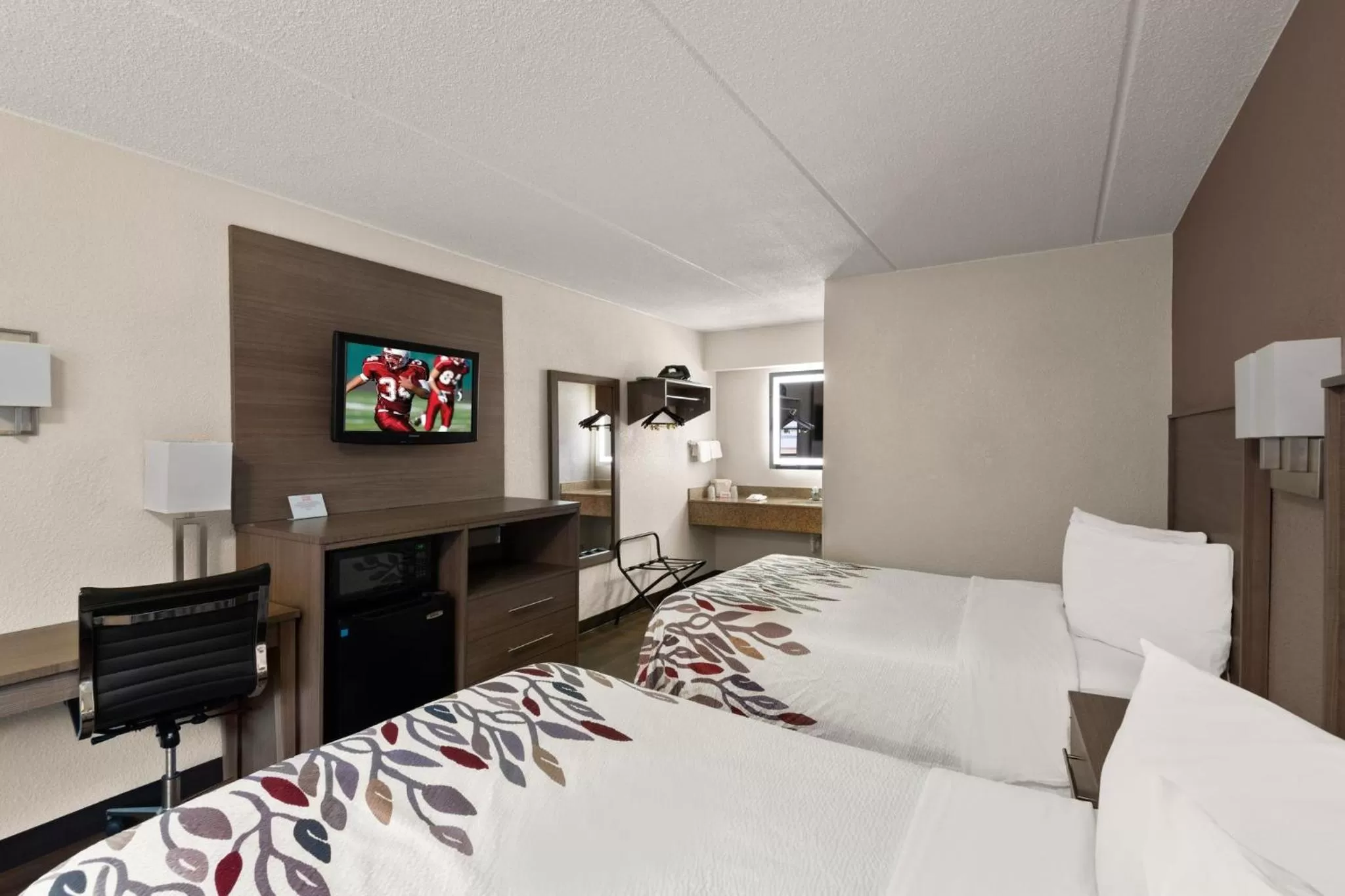 Bedroom, Bed in Red Roof Inn Binghamton - Johnson City