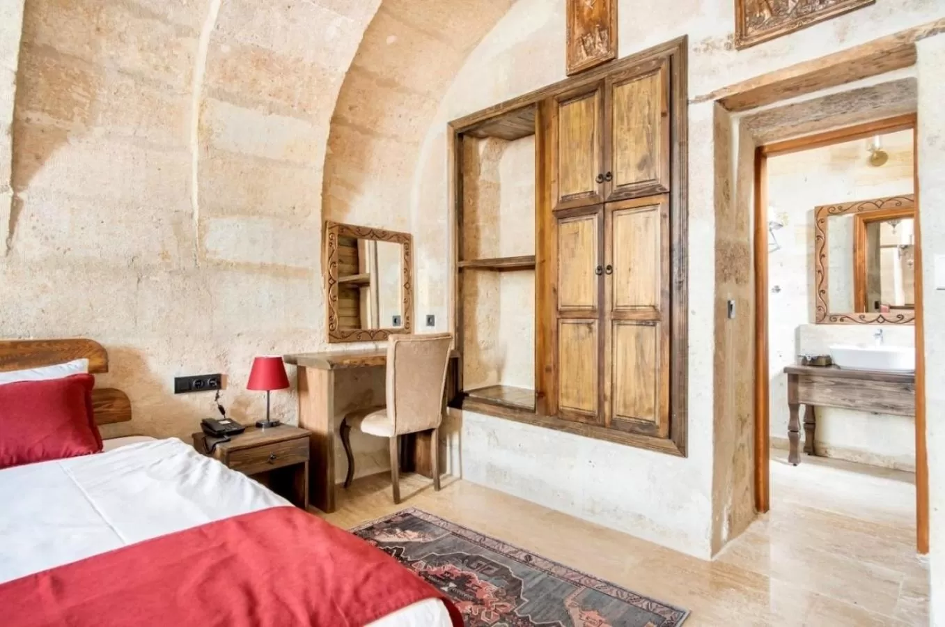 Photo of the whole room, Bed in Uzay Cave Suite Hotel