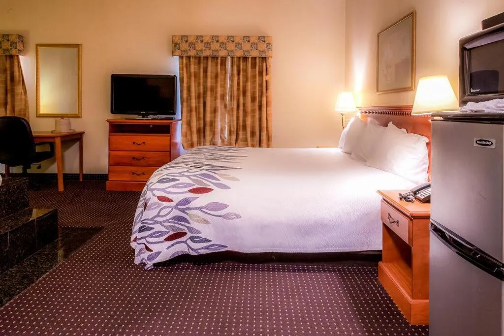 Superior King Room with Spa Bath Smoking in Red Roof Inn & Suites Galloway