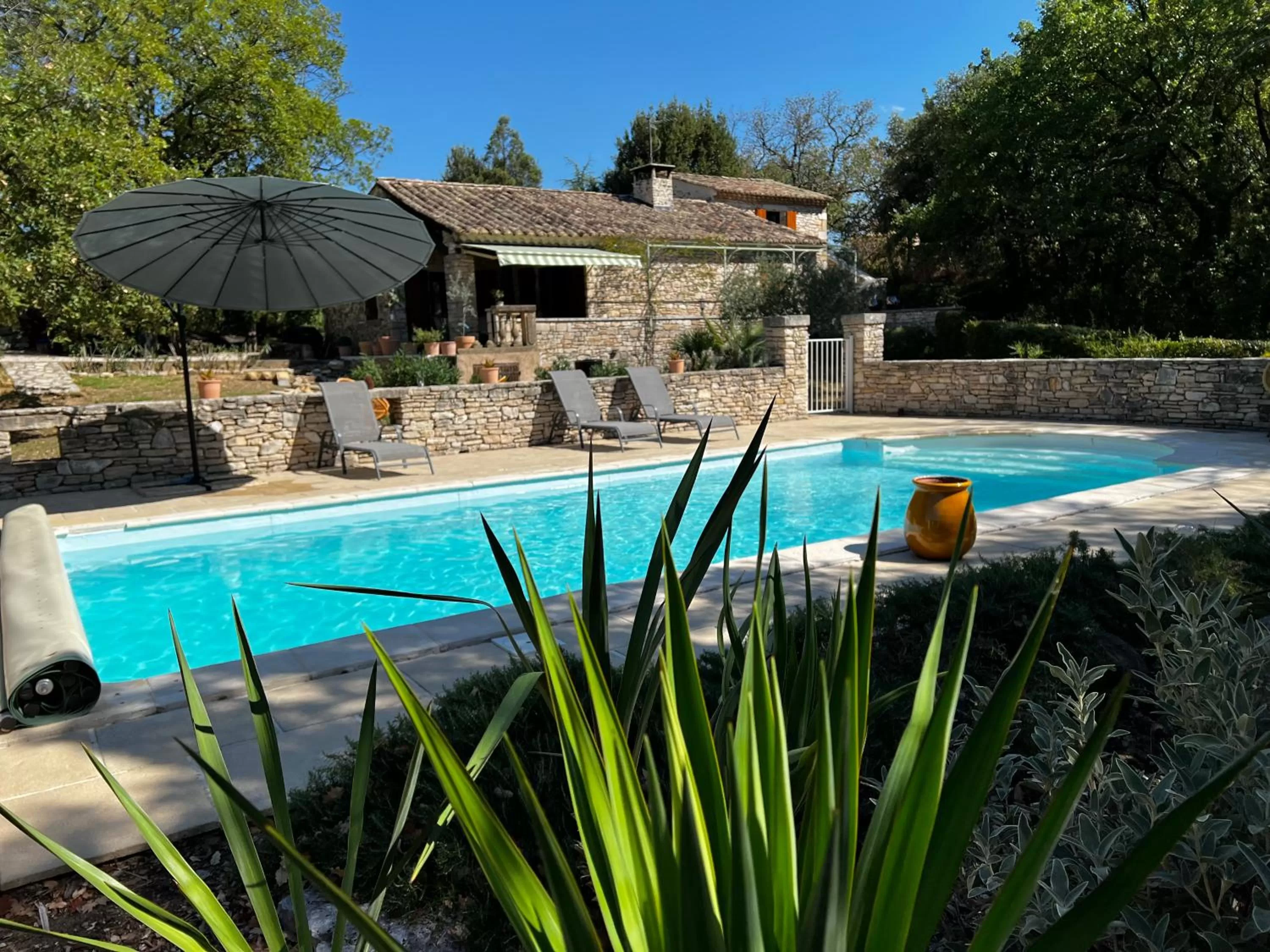 Swimming Pool in Le clos des songes.