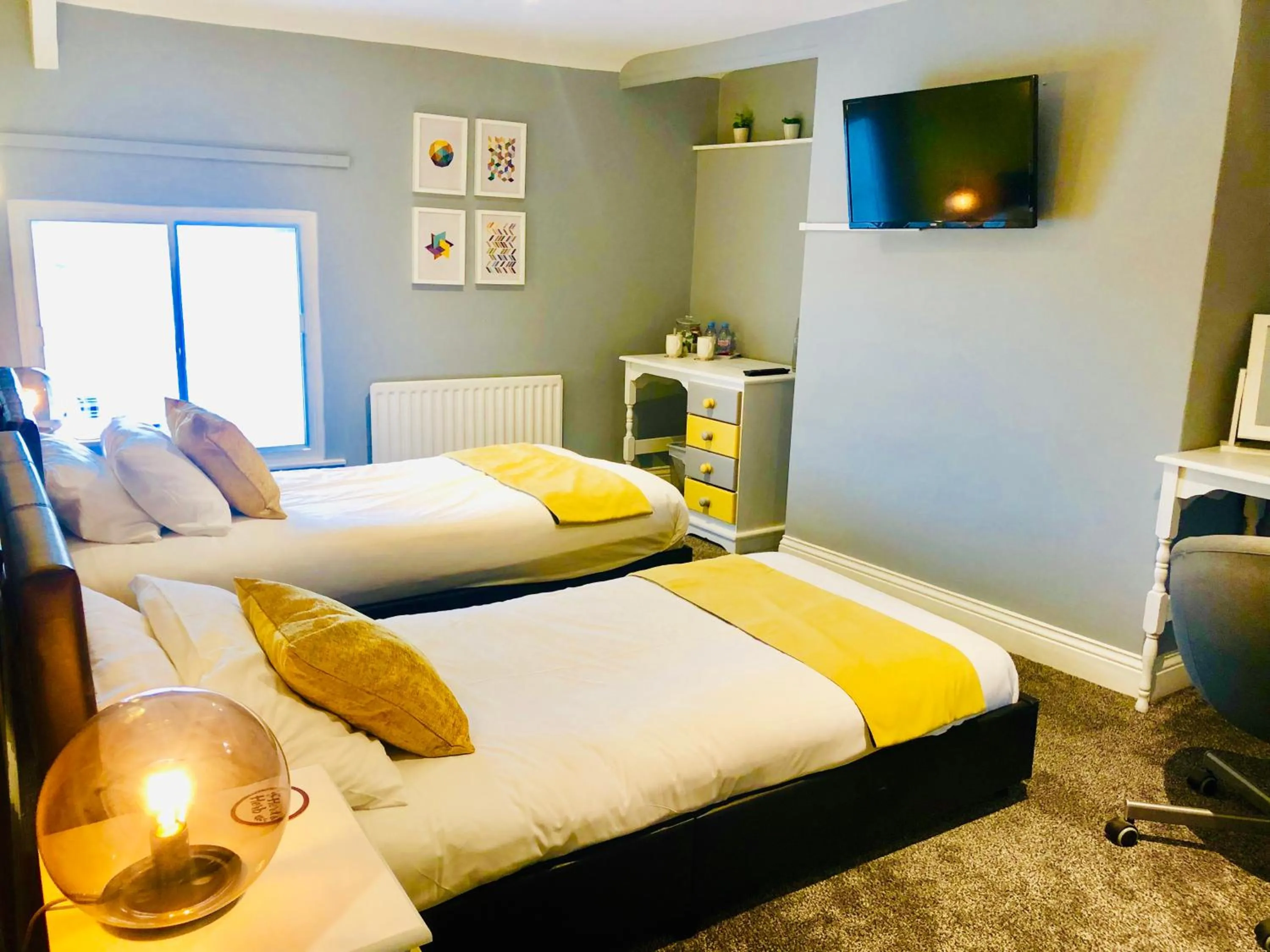 Bedroom, Bed in Hardwick Arms Hotel