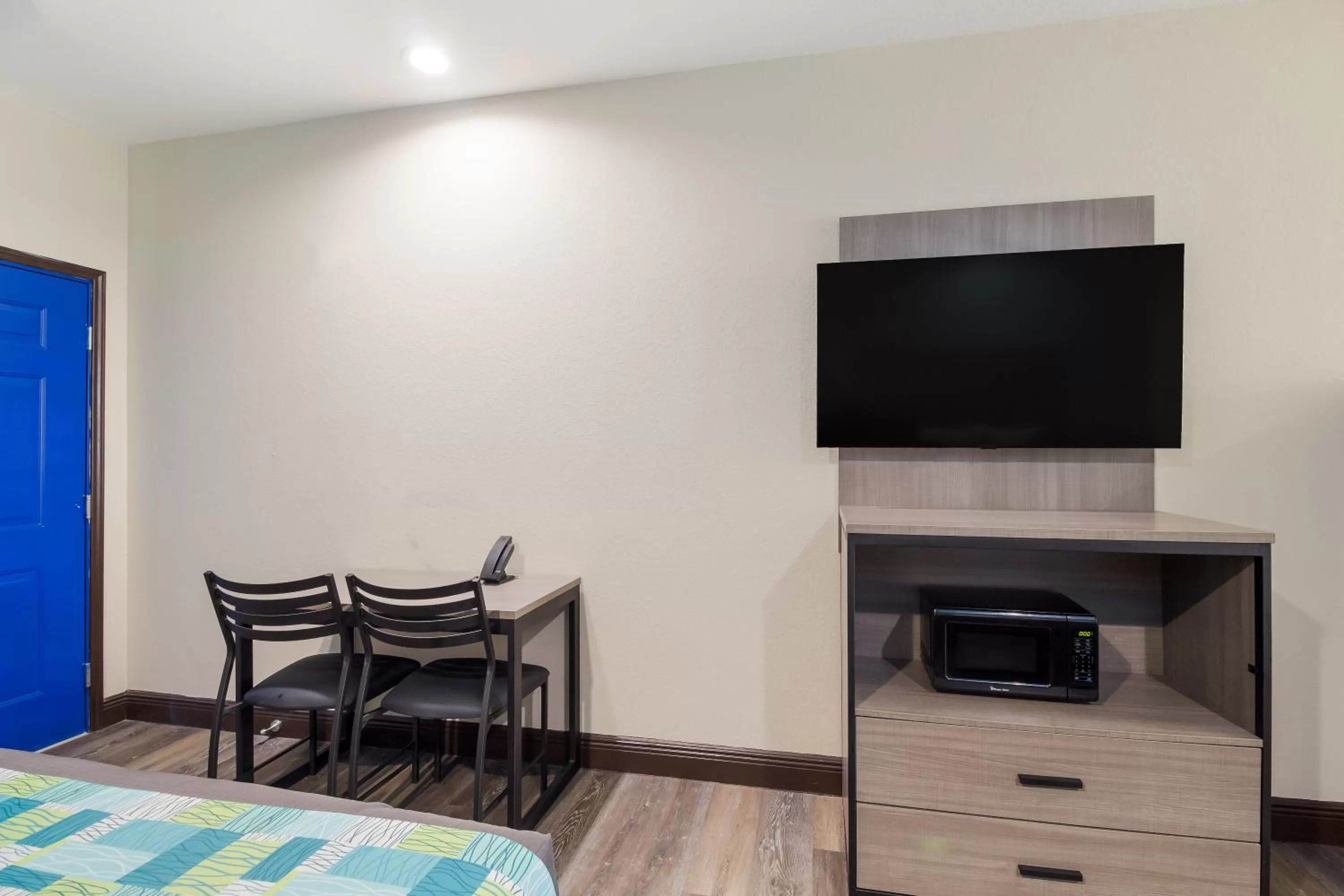 TV and multimedia, Bed in Scottish Inns & Suites Hitchcock-Santa Fe