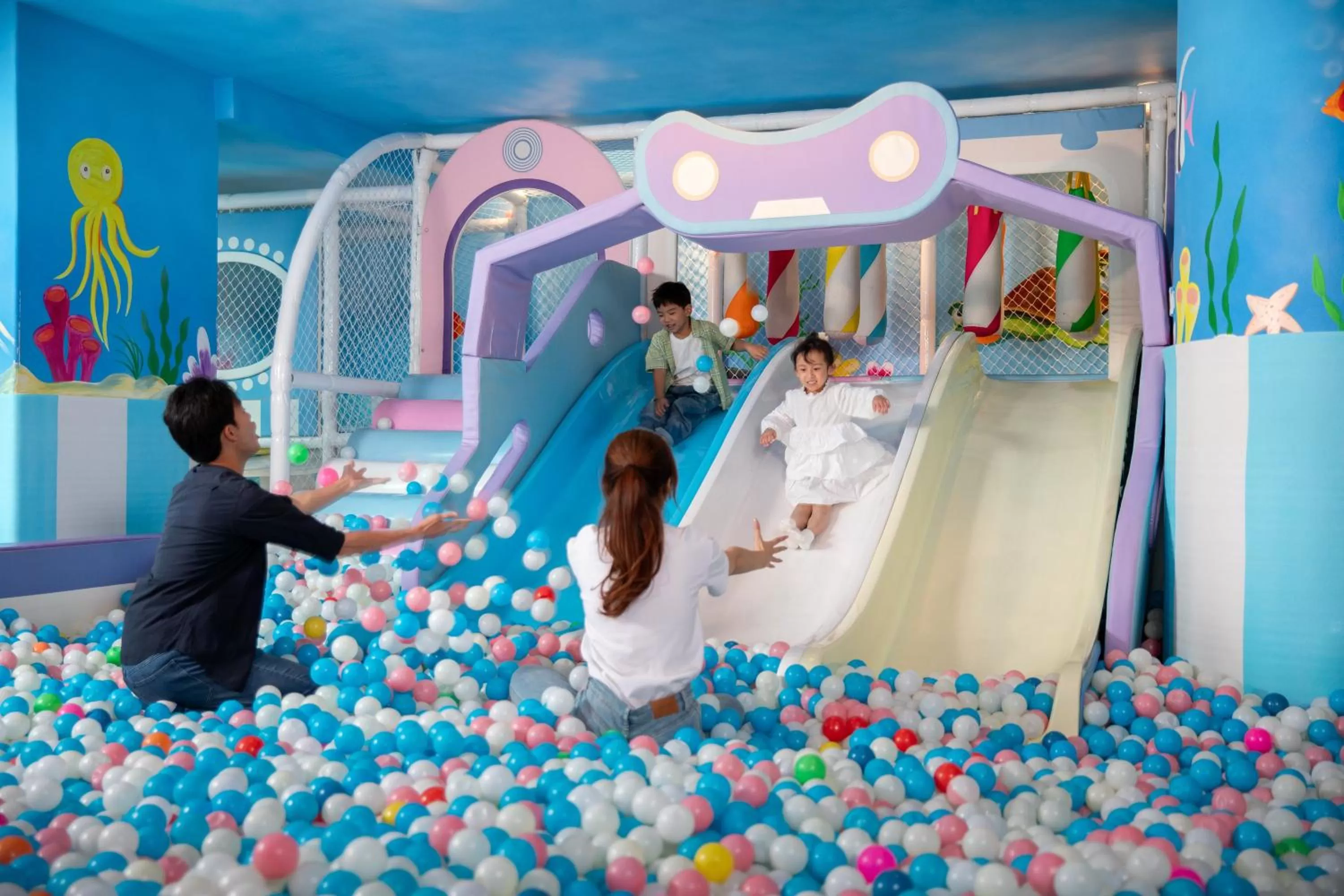 Area and facilities, Children in Crowne Plaza Hailing Island, an IHG Hotel