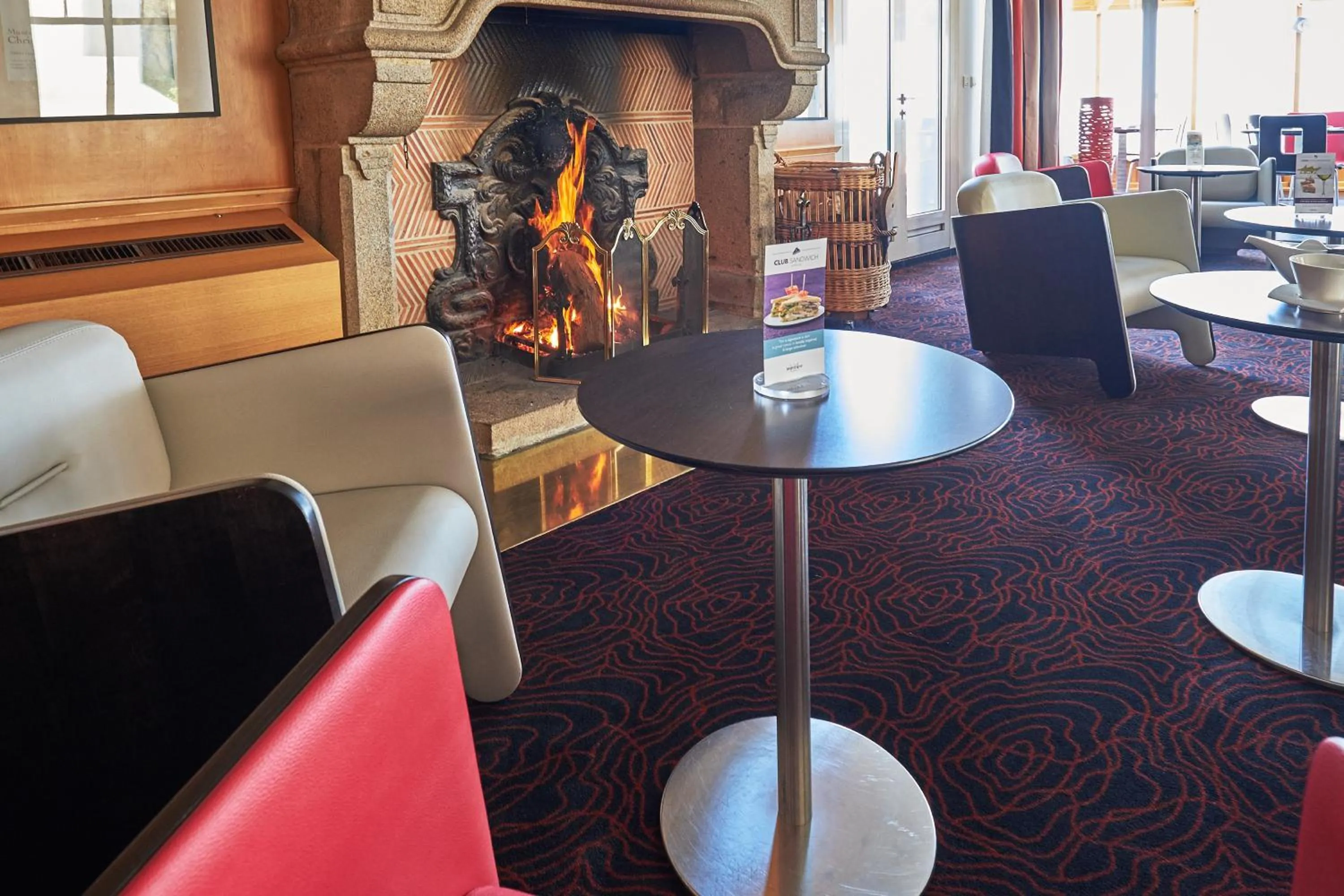 Communal lounge/ TV room in Mercure Granville Le Grand Large