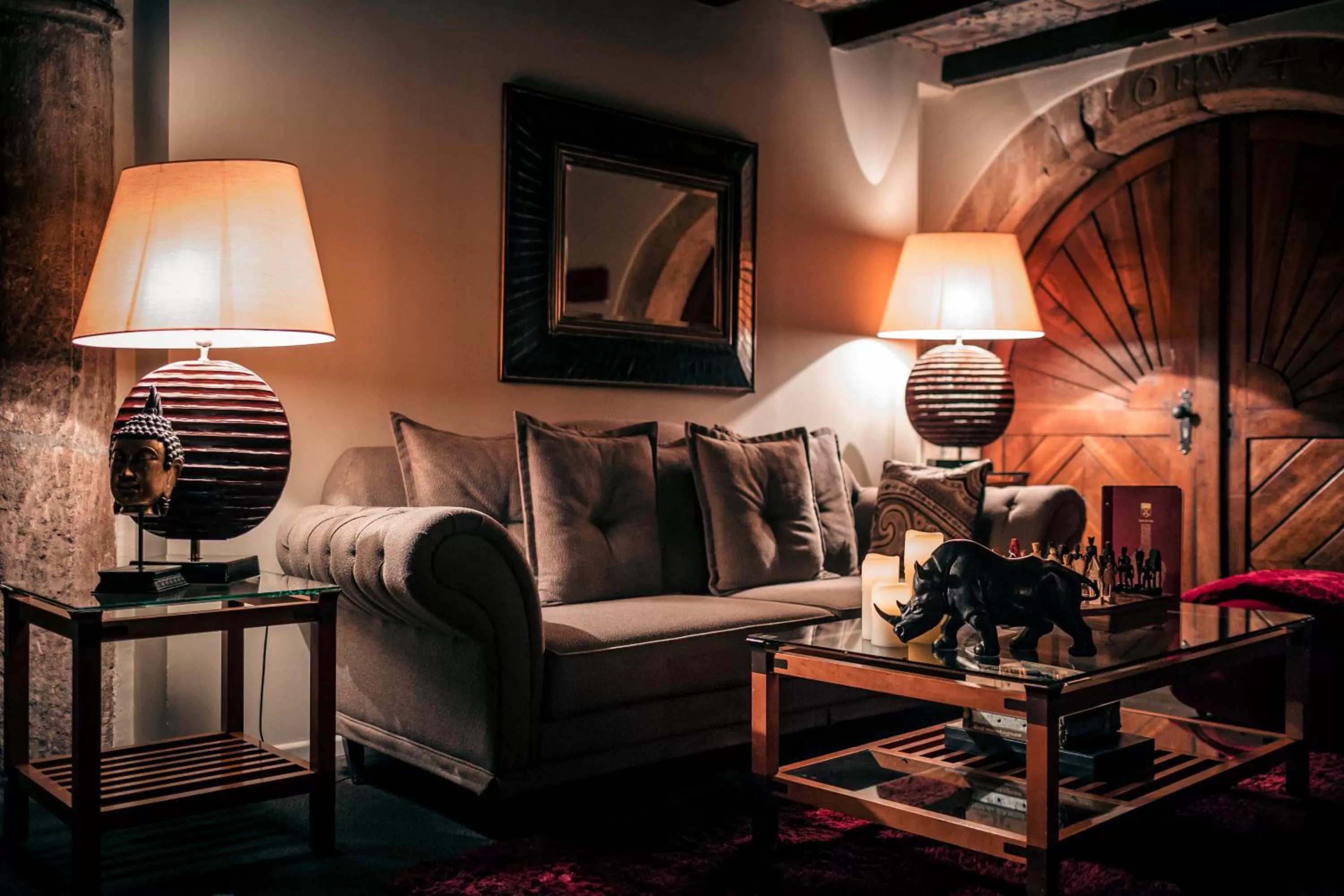 Living room, Bed in Hôtel des Deux Clefs