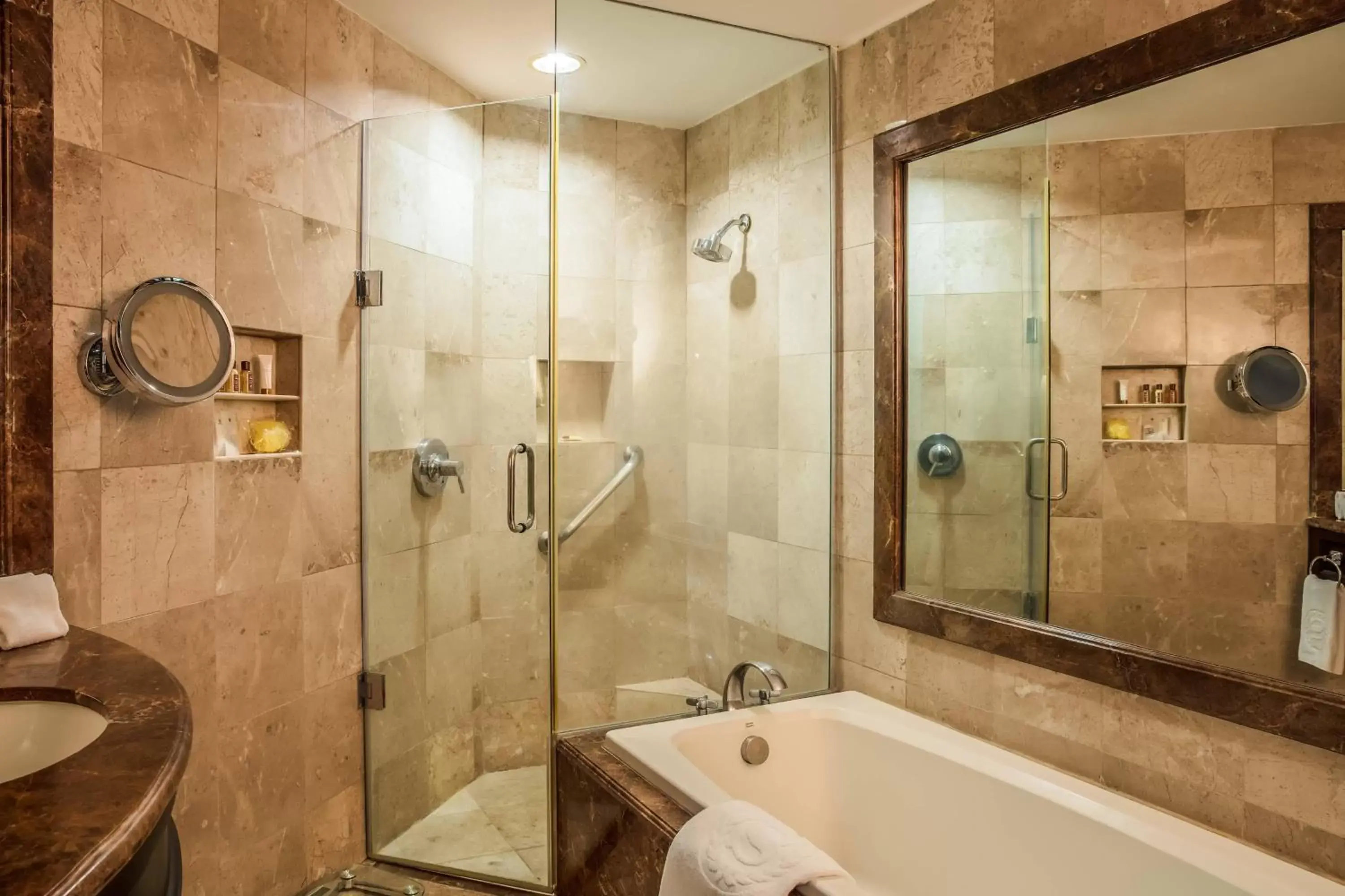 Guest room, 1 King, City view in Sheraton Chihuahua Soberano Guest room, 1 King, City view in Sheraton Chihuahua Soberano